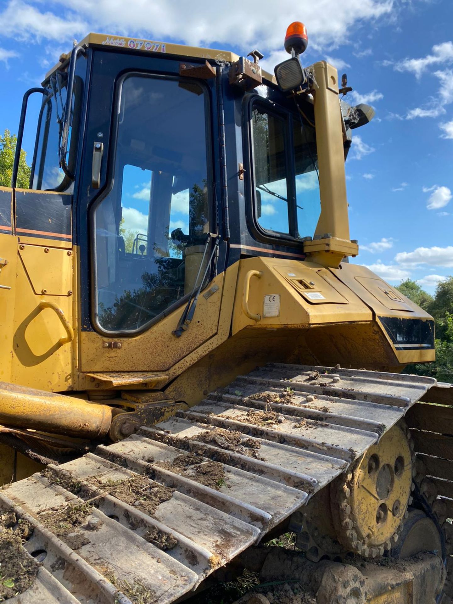 CATERPILLAR D6M TRACKED DOZER, RUNS, WORKS AND DOES WHAT IT SHOULD *PLUS VAT* - Image 4 of 9