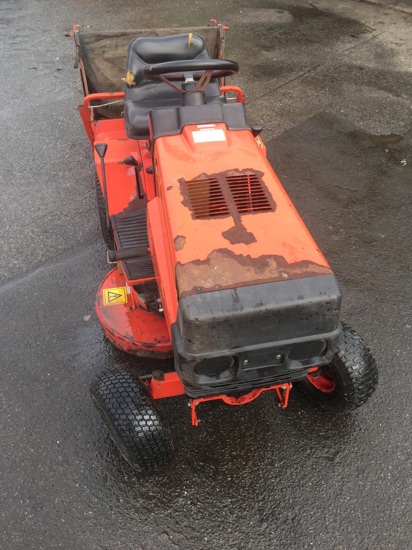 ALPINK ONE 63Y RIDE ON LAWN MOWER, ENGINE STARTS, BLADE RUNS BUT NO DRIVE *NO VAT* - Image 2 of 12