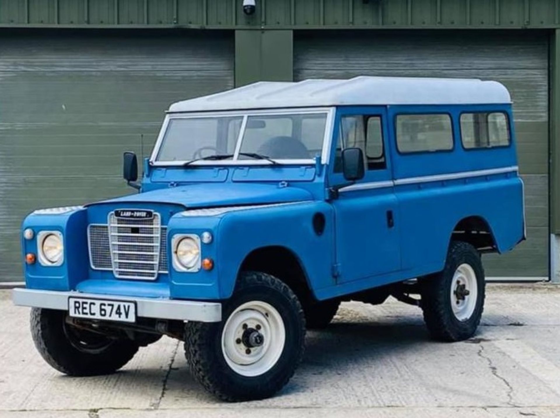 1980 LAND ROVER 109" - 6 CYL 2.6 PETROL BLUE LIGHT UTILITY 4X4 *NO VAT* - Image 2 of 8