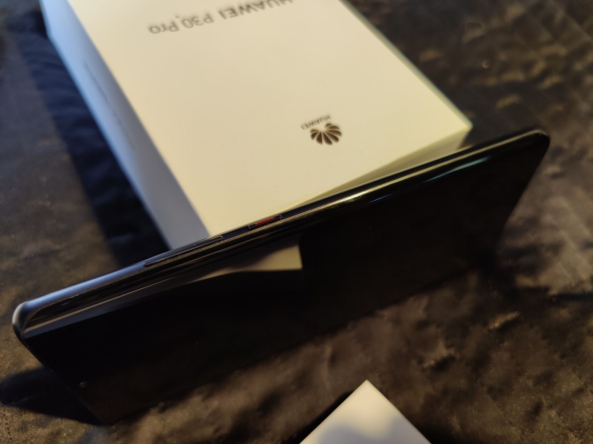 HUAWEI P30 PRO VOG-L29 - 128GB - BLACK - UNLOCKED - 8GB RAM BOXED IN MINT CONDITION GRADE A *NO VAT* - Image 7 of 9