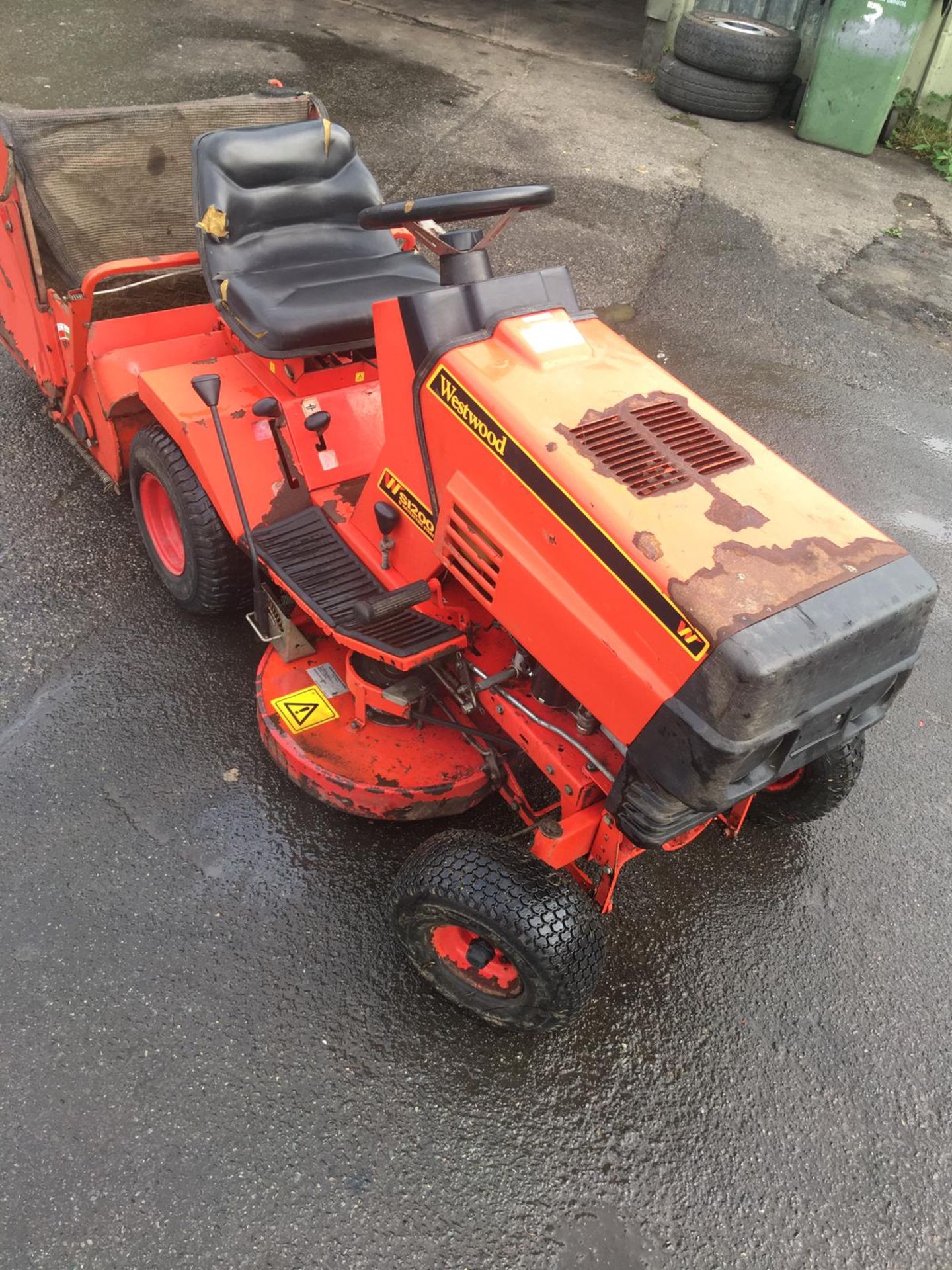 ALPINK ONE 63Y RIDE ON LAWN MOWER, ENGINE STARTS, BLADE RUNS BUT NO DRIVE *NO VAT*