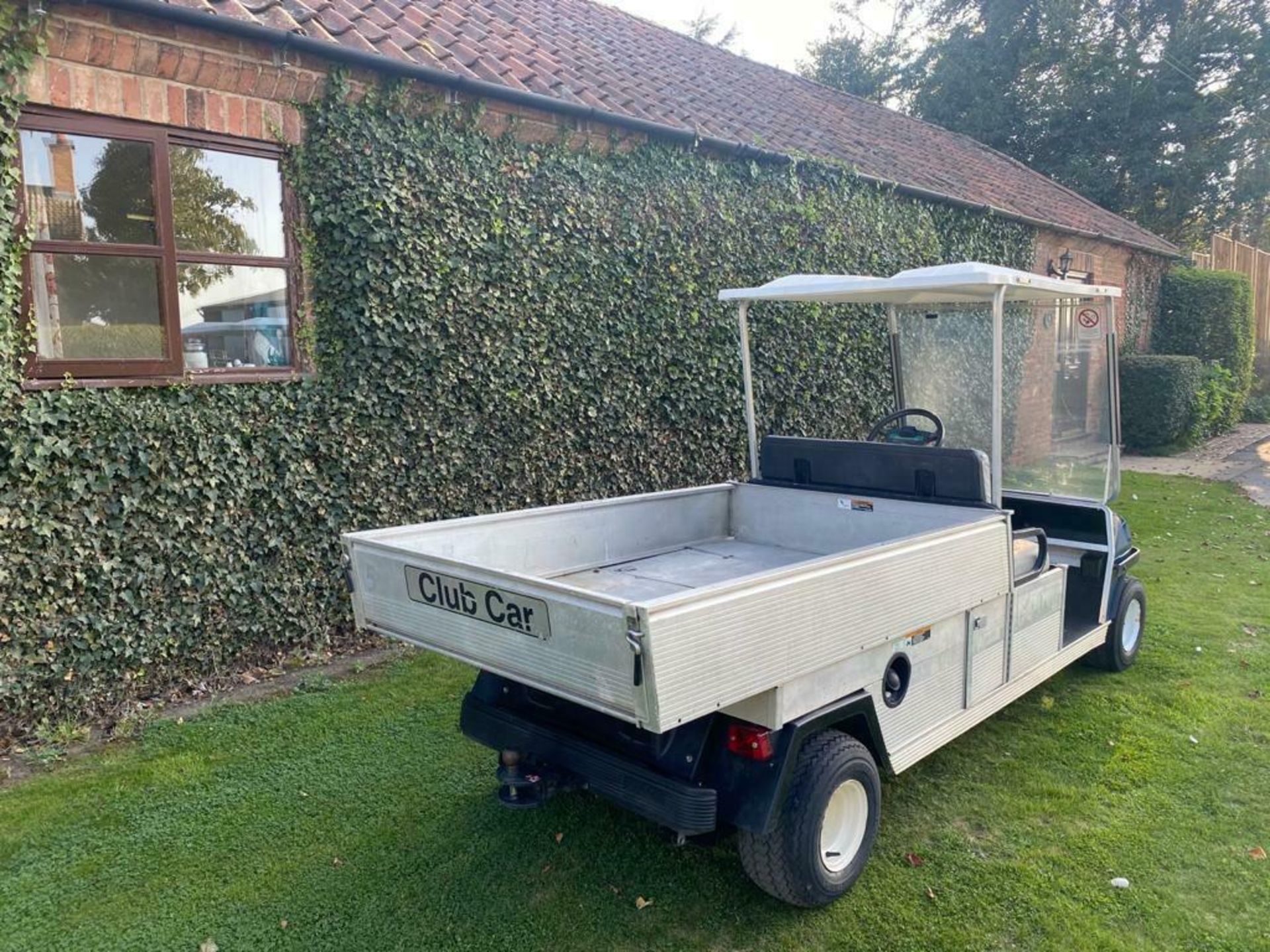 CLUB CAR CARRY ALL, PETROL, ONLY 733 HOURS, EXTRA LONG BODY - ideal HOTEL COMPLEX *PLUS VAT* - Image 10 of 12