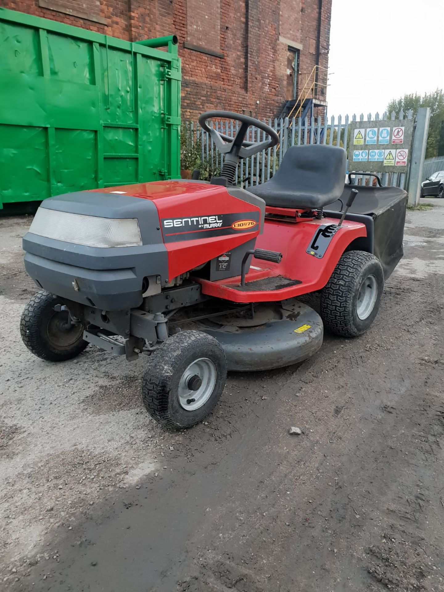 SENTINEL BY MURRAY 130 IC 76 RIDE ON LAWN MOWER WITH COLLECTOR, WORKING ORDER *NO VAT* - Image 2 of 10