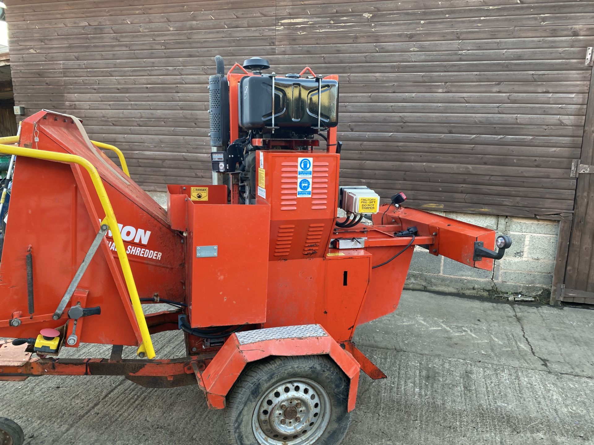 CAMON C300 TOWABLE DIESEL WOOD CHIPPER, DIRECT EX COUNCIL, ONLY 238 HOURS, HYDRAULIC ROLLER FEED - Image 2 of 3