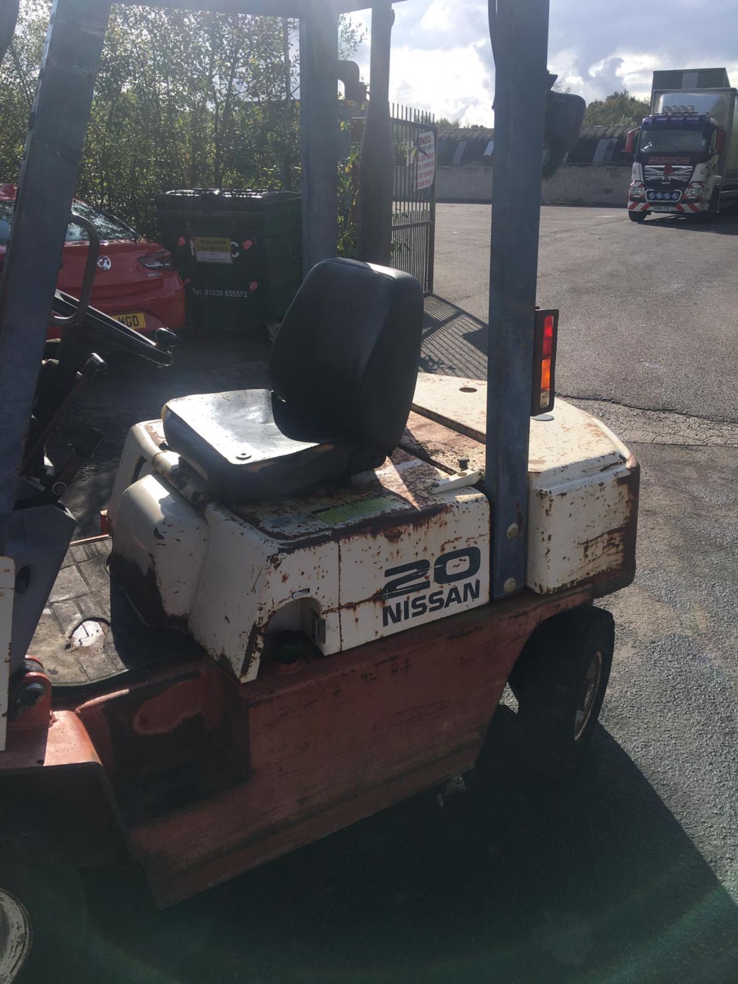 NISSAN 20 2 TON DIESEL FORKLIFT, RUNS, WORKS & LIFTS, GOOD BRAKES AND HANDBRAKE, SIDE SHIFT *NO VAT* - Image 8 of 15