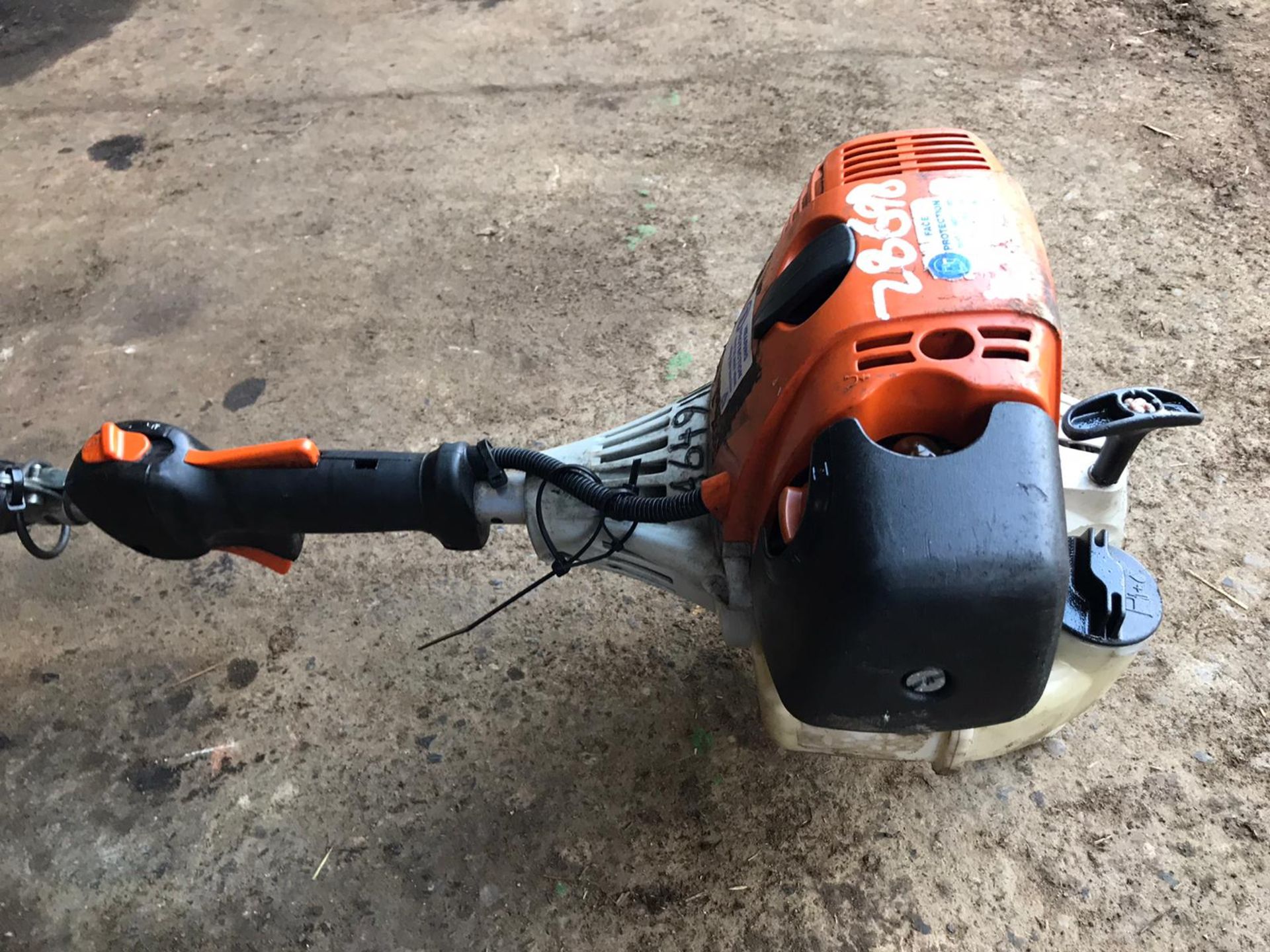 STIHL HT131 POLE SAW, RUNS AND WORKS, C/W CHAINSAW ATTACHMENT AND COVER *NO VAT* - Image 3 of 7