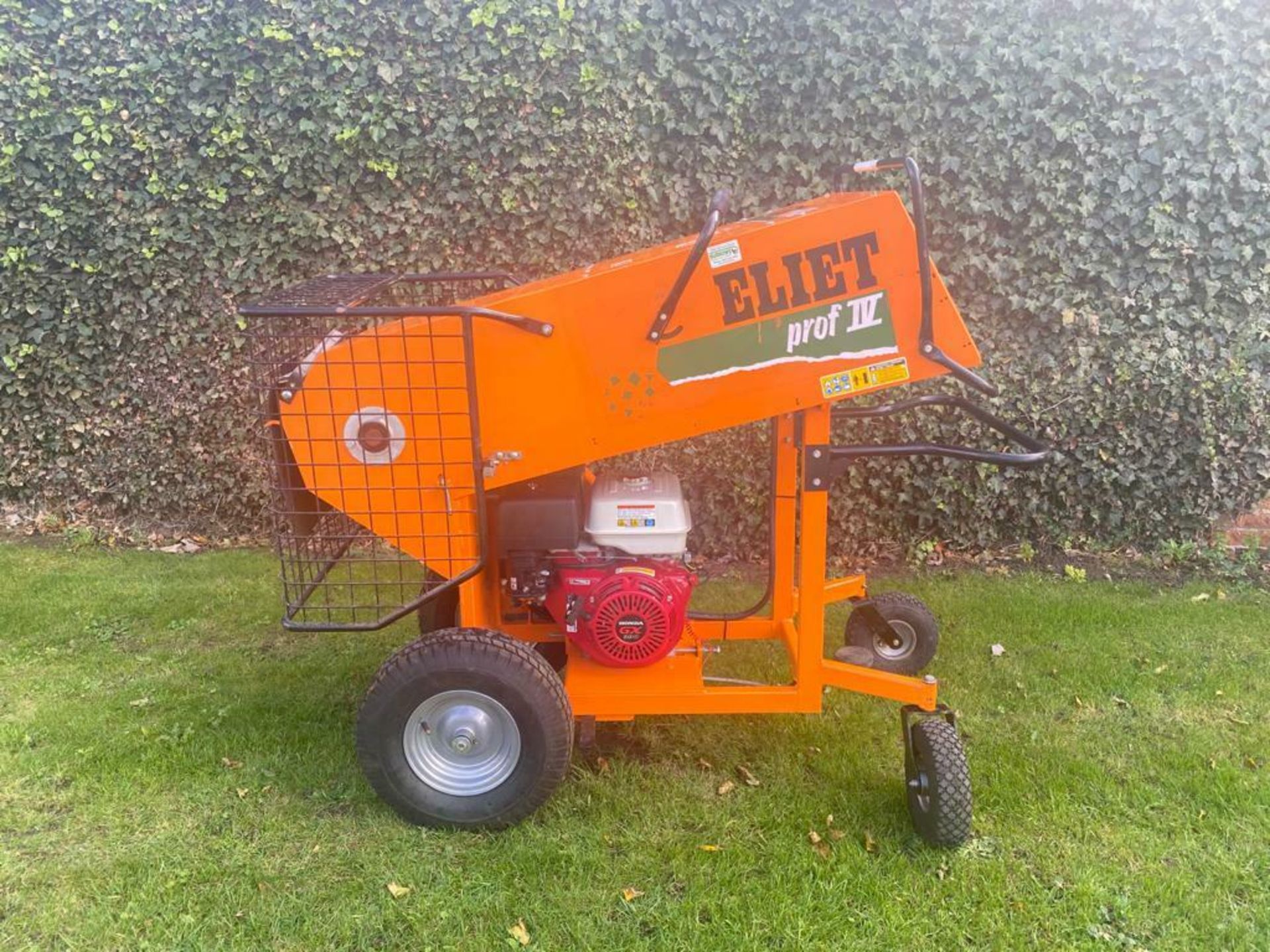 ELIETT CHIPPER/SHREDDER, HYDRAULIC ROLLER FEED, MAJOR PROF 4, 13HP HONDA ENGINE GX390 *PLUS VAT*