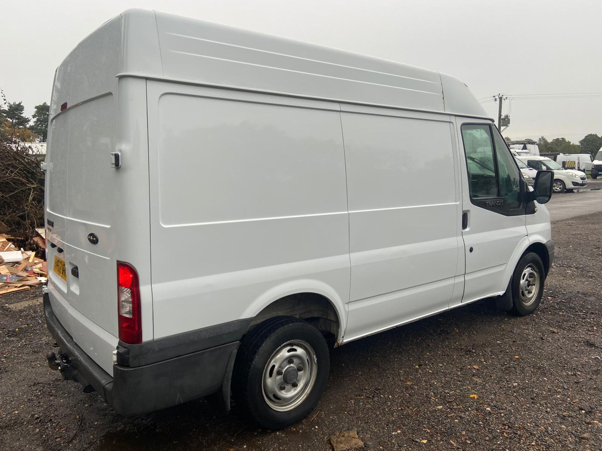 2013/62 REG FORD TRANSIT 100 T260 FWD 2.2 DIESEL WHITE PANEL VAN, SHOWING 1 FORMER KEEPER *NO VAT* - Image 6 of 10