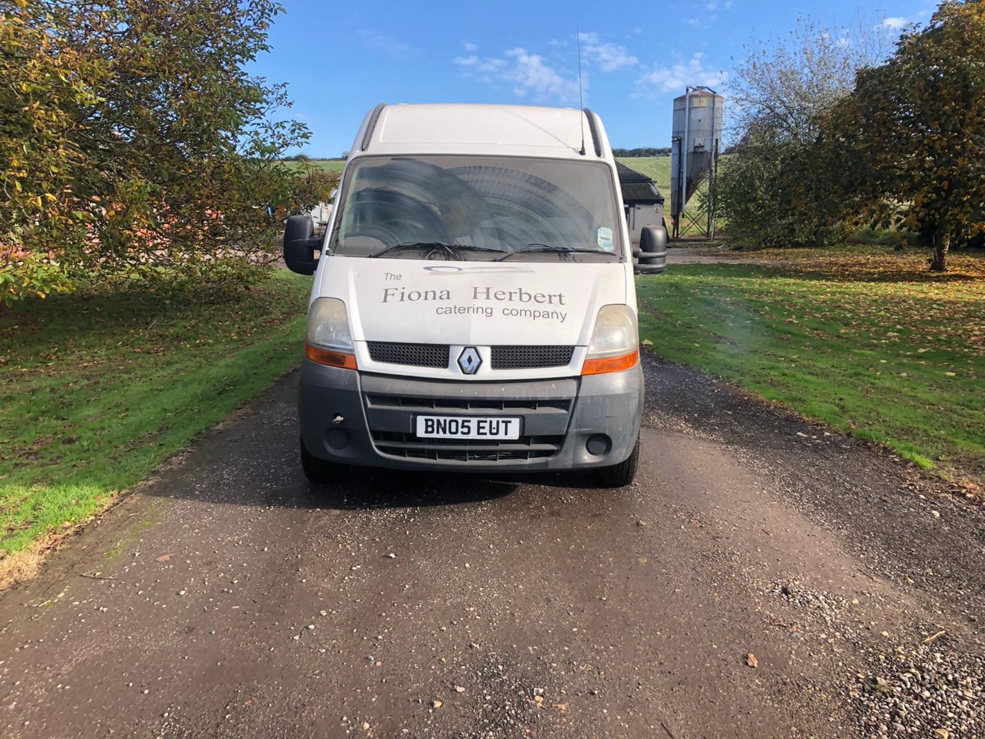 2005/05 REG RENAULT MASTER MM35 DCI 100 MWB 2.5 DIESEL WHITE VAN, SHOWING 1 FORMER KEEPER *NO VAT* - Image 2 of 9