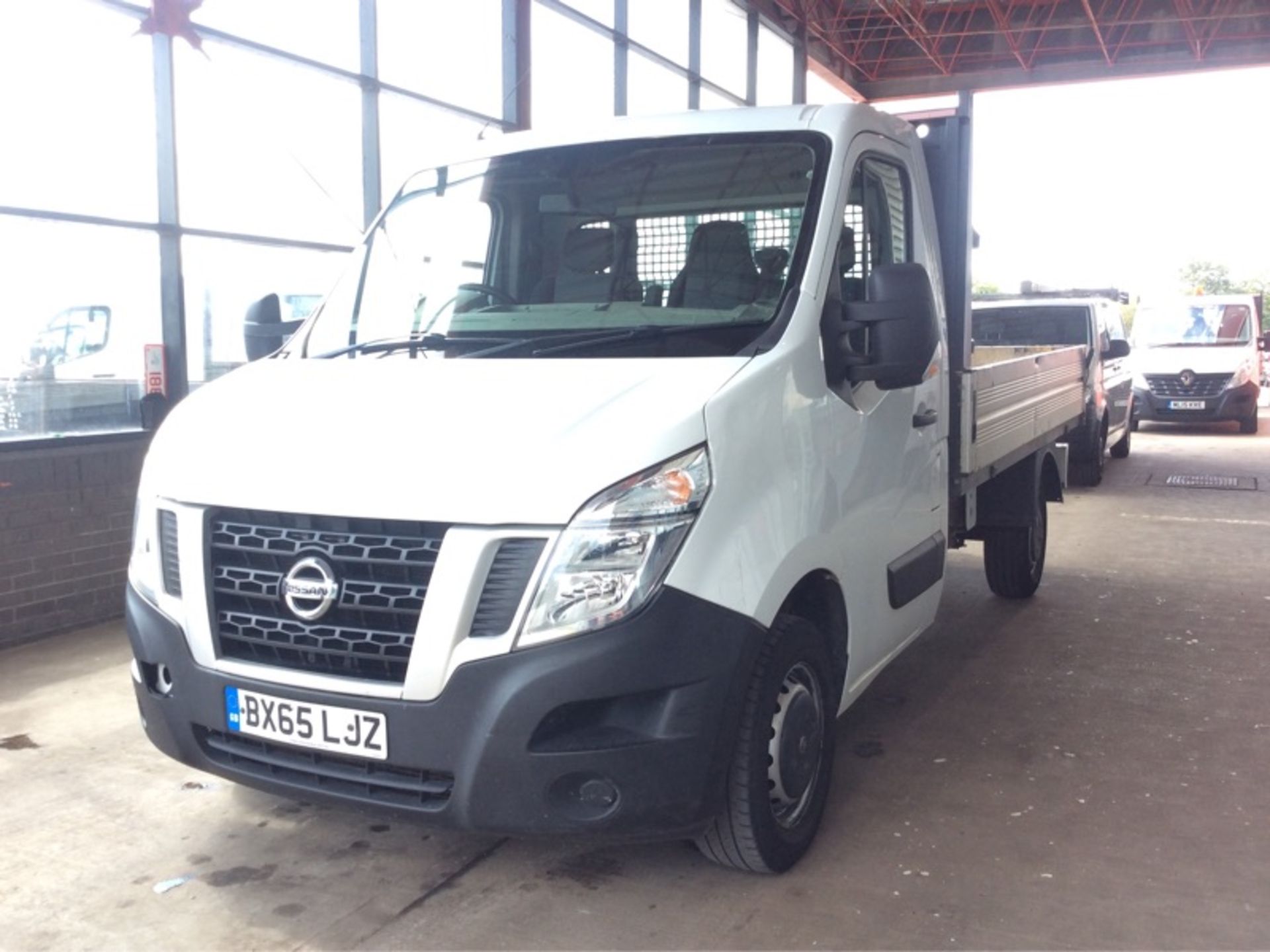 2015/65 REG NISSAN NV400 DCI E SHR 2.3 DIESEL WHITE DROPSIDE LORRY, SHOWING 0 FORMER KEEPERS - Image 3 of 8