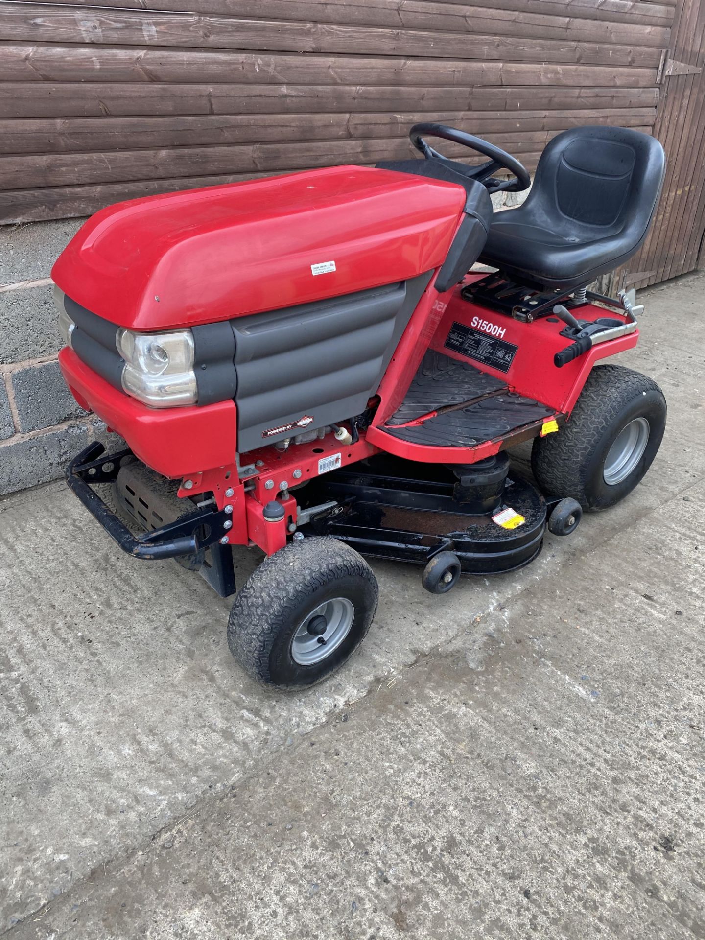 WESTWOOD S1500 RIDE ON LAWN MOWER, STARTS, RUNS AND DRIVES, HYDROSTATIC DRIVE *PLUS VAT* - Image 2 of 4