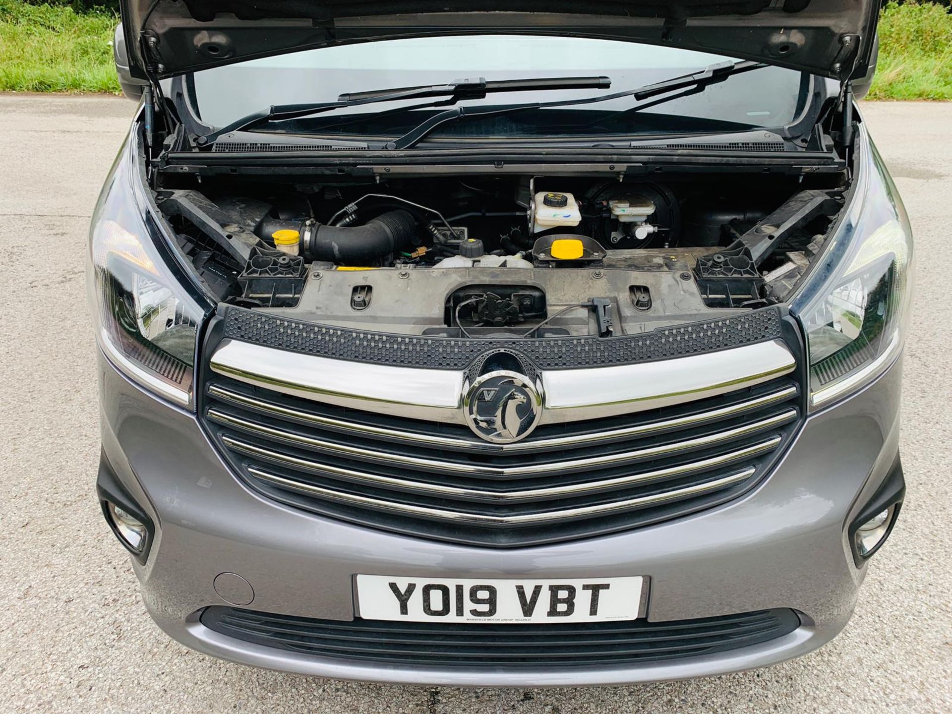 2019/19 REG RENAULT TRAFIC LL29 SPORT NAV ENERGY 1.6 DIESEL GREY CREW VAN, SHOWING 0 FORMER KEEPERS - Image 9 of 24