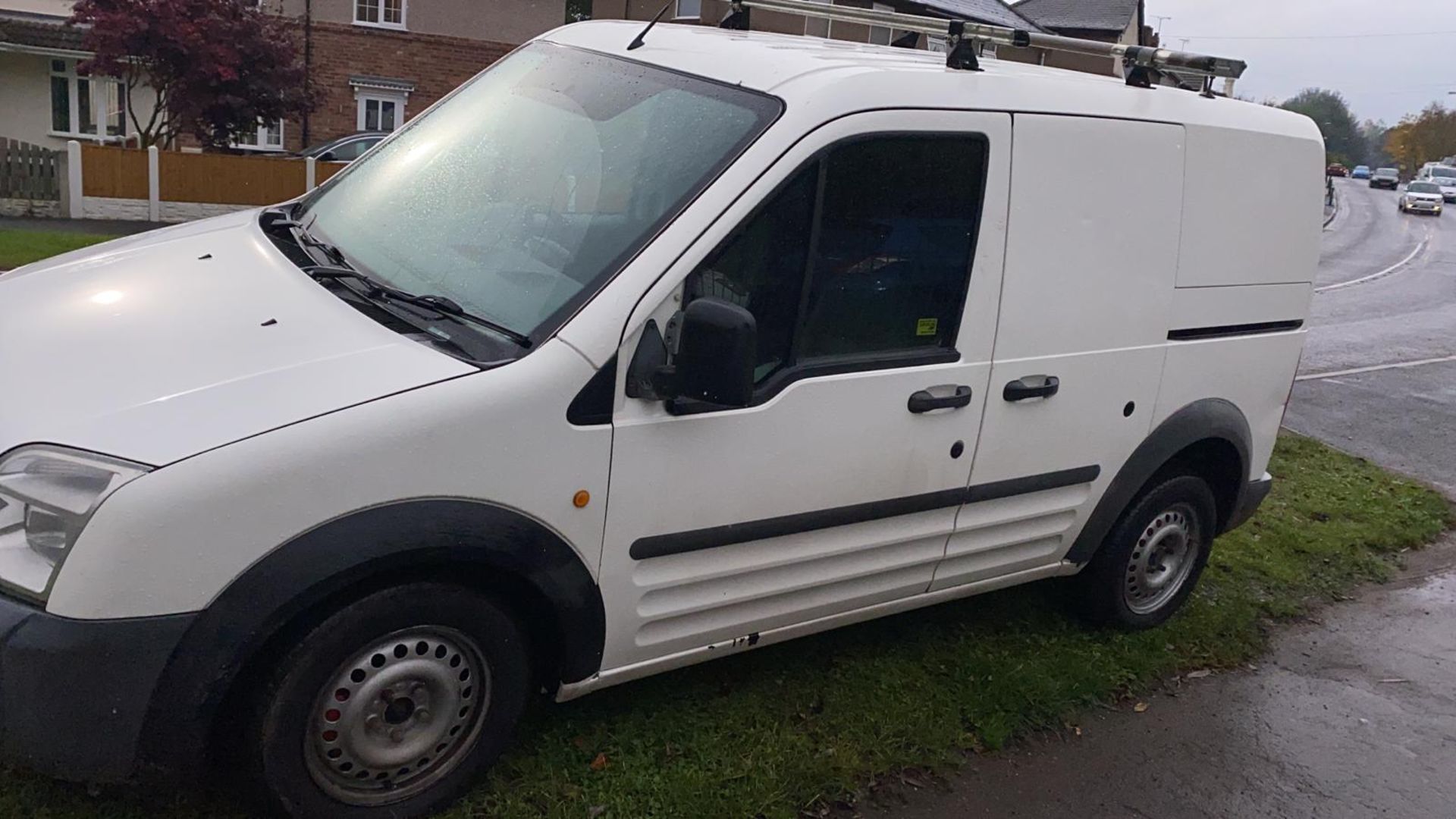 2006/06 REG FORD TRANSIT CONNECT L200 TD SWB 1.8 DIESEL WHITE PANEL VAN, SHOWING 4 FORMER KEEPERS - Image 2 of 9