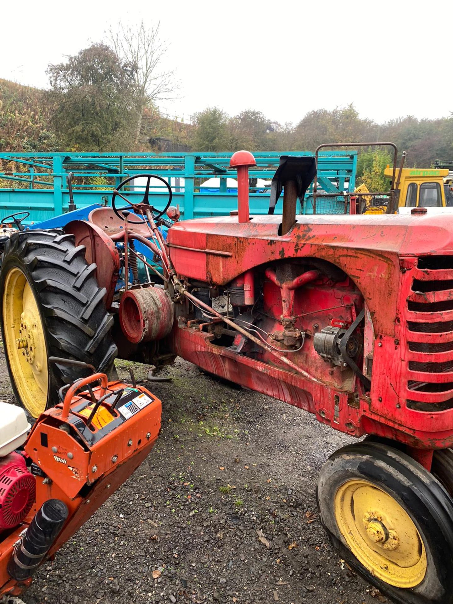 REAR VINTAGE MASSEY HARRIS 3 WHEEL TRACTOR *PLUS VAT* - Image 2 of 5