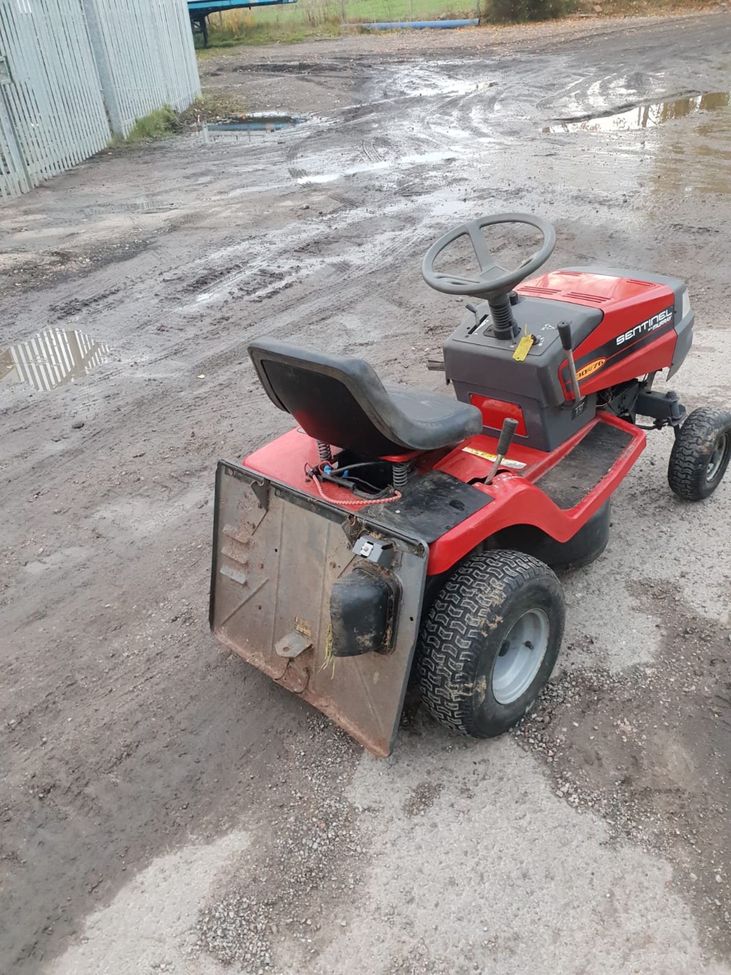 SENTINEL BY MURRAY 130 IC 76 RIDE ON LAWN MOWER WITH COLLECTOR, WORKING ORDER *NO VAT* - Image 5 of 10