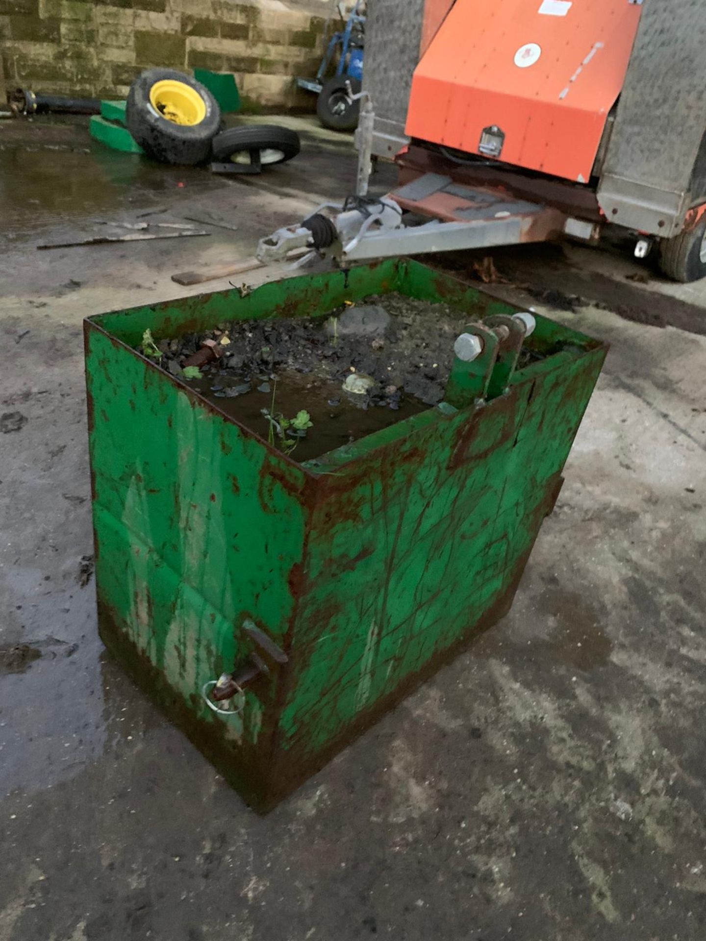 JOHN DEERE WEIGHT BLOCK, SUITABLE FOR 3 POINT LINKAGE *PLUS VAT* - Image 3 of 3