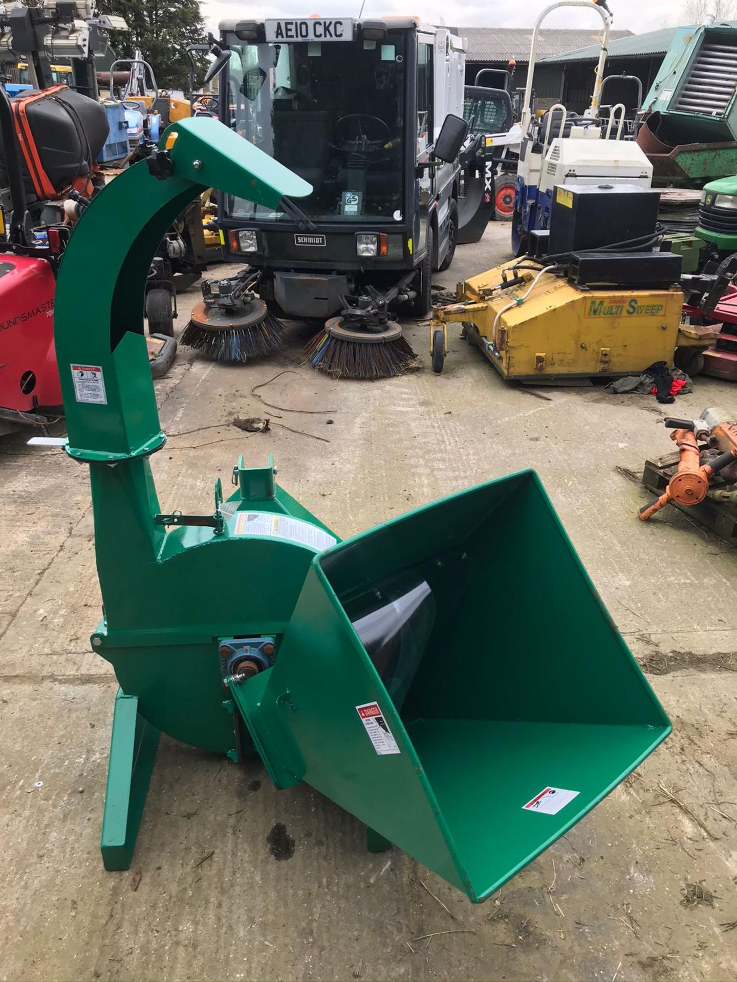 BRAND NEW AND UNUSED WOOD CHIPPER, SUITABLE FOR 3 POINT LINKAGE - COMPACT TRACTOR, 3 AVAILABLE - Image 3 of 7