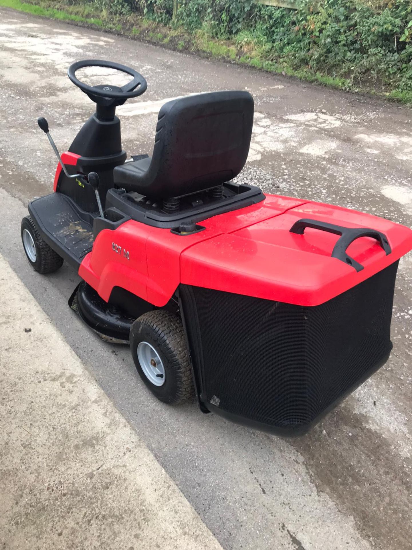 EX DEMO CONDITION - MOUNTFIELD 827M RIDE ON MOWER, RUNS, DRIVES AND CUTS, CLEAN MACHINE *NO VAT* - Image 2 of 4