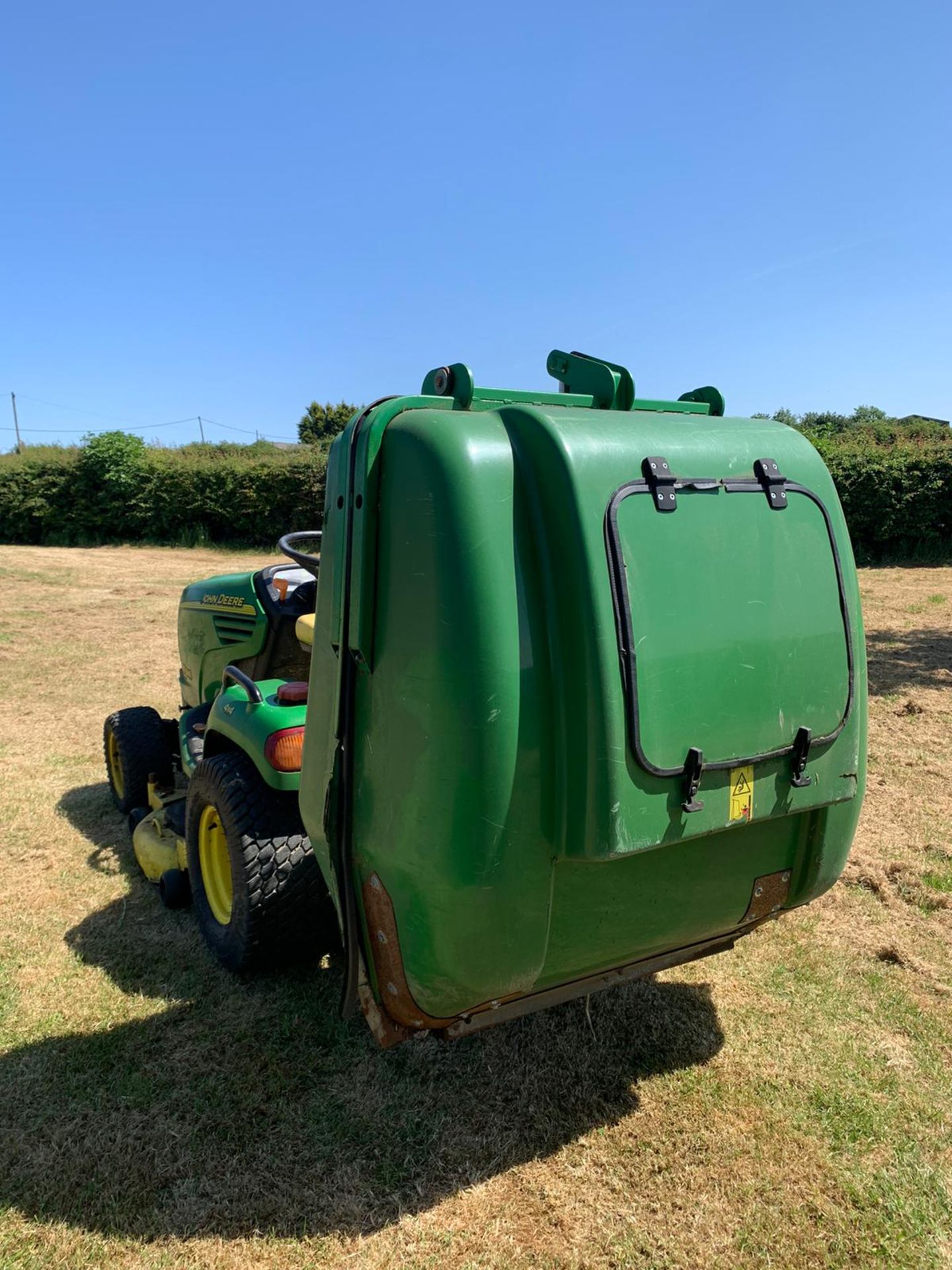 JOHN DEERE X595 RIDE ON LAWN MOWER, RUNS, DRIVES AND CUTS, 2080 HOURS, FRONT WEIGHTS *PLUS VAT* - Image 2 of 16