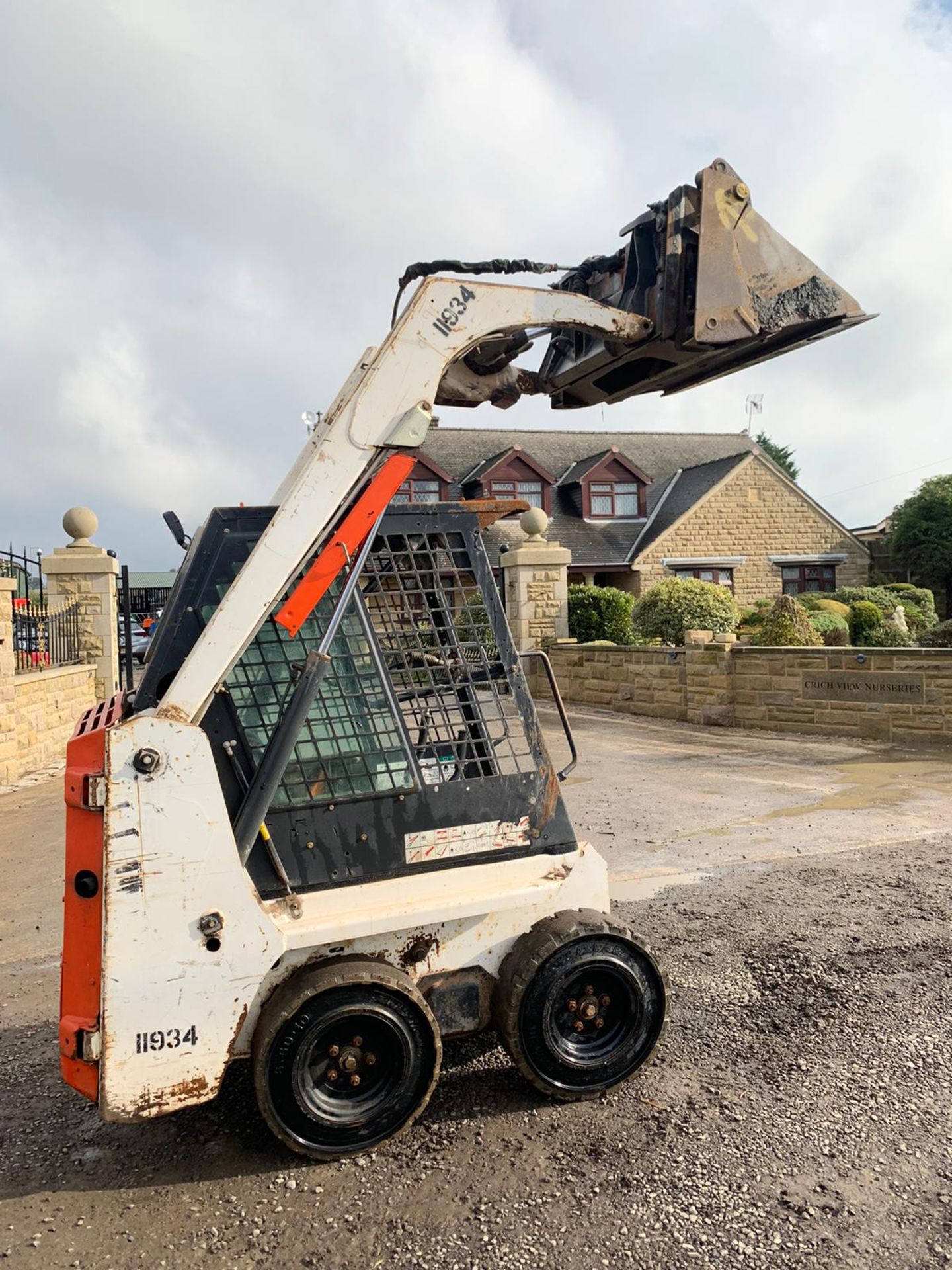 2015 BOBCAT S70 SKIDSTEER LOADER, RUNS, DRIVES AND DIGS, 4-IN-1 BUCKET *PLUS VAT* - Image 3 of 5