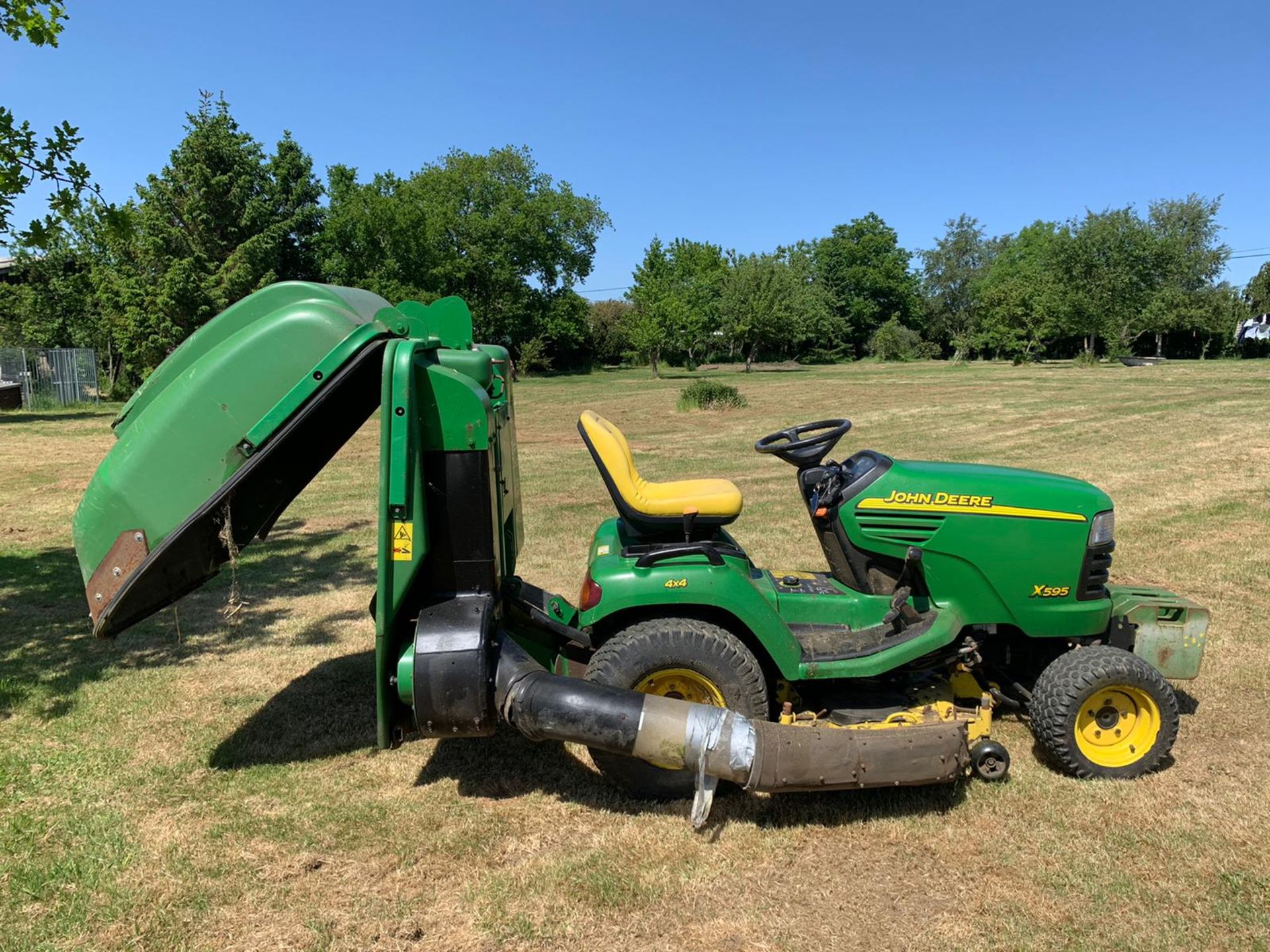 JOHN DEERE X595 RIDE ON LAWN MOWER, RUNS, DRIVES AND CUTS, 2080 HOURS, FRONT WEIGHTS *PLUS VAT* - Image 7 of 16