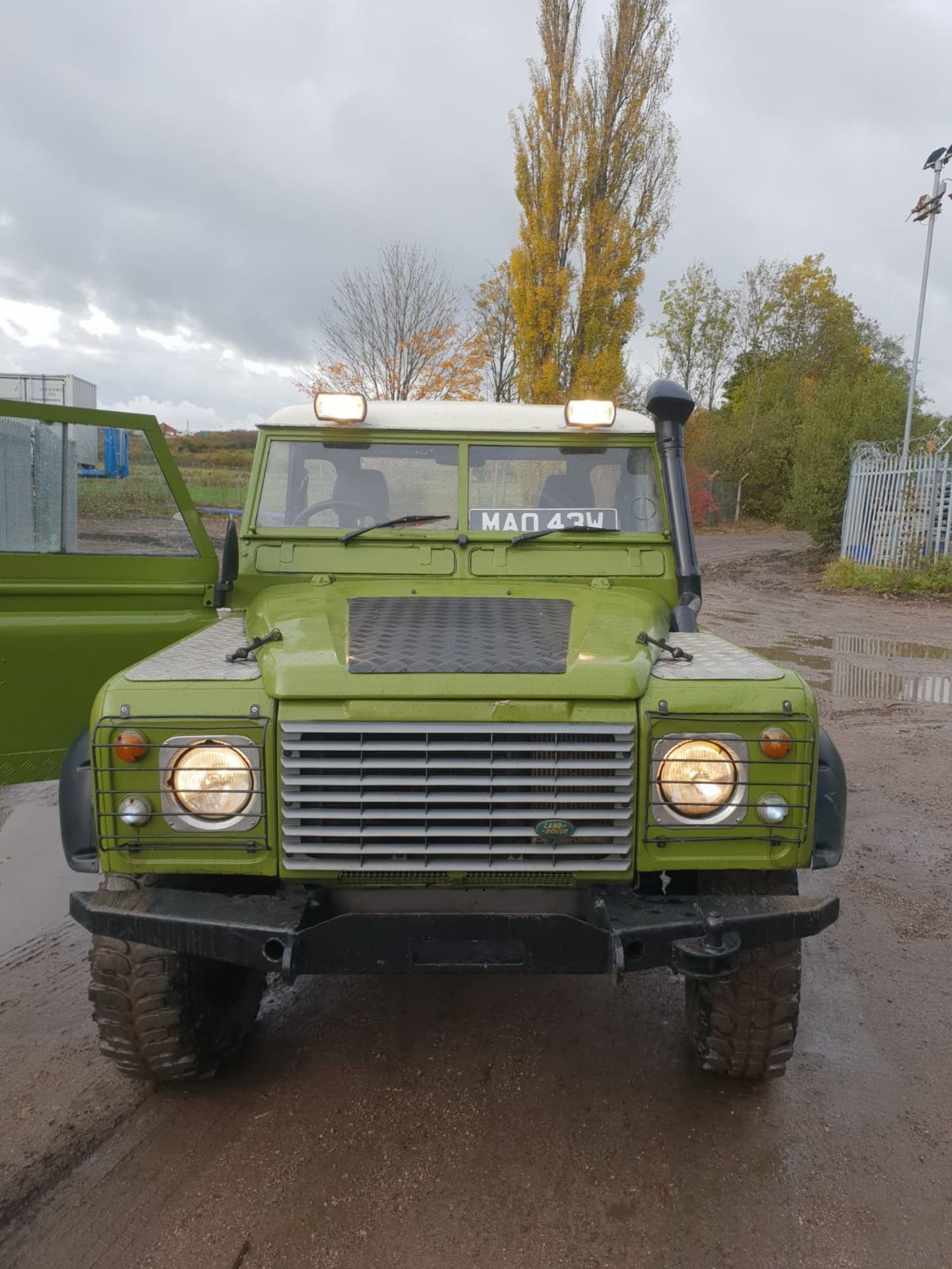 1981 LAND ROVER DEFENDER SERIES 3 TAX EXEMPT, FITTED WITH A 300TDI ENGINE, 4 INCH LIFT KIT *NO VAT* - Image 2 of 11