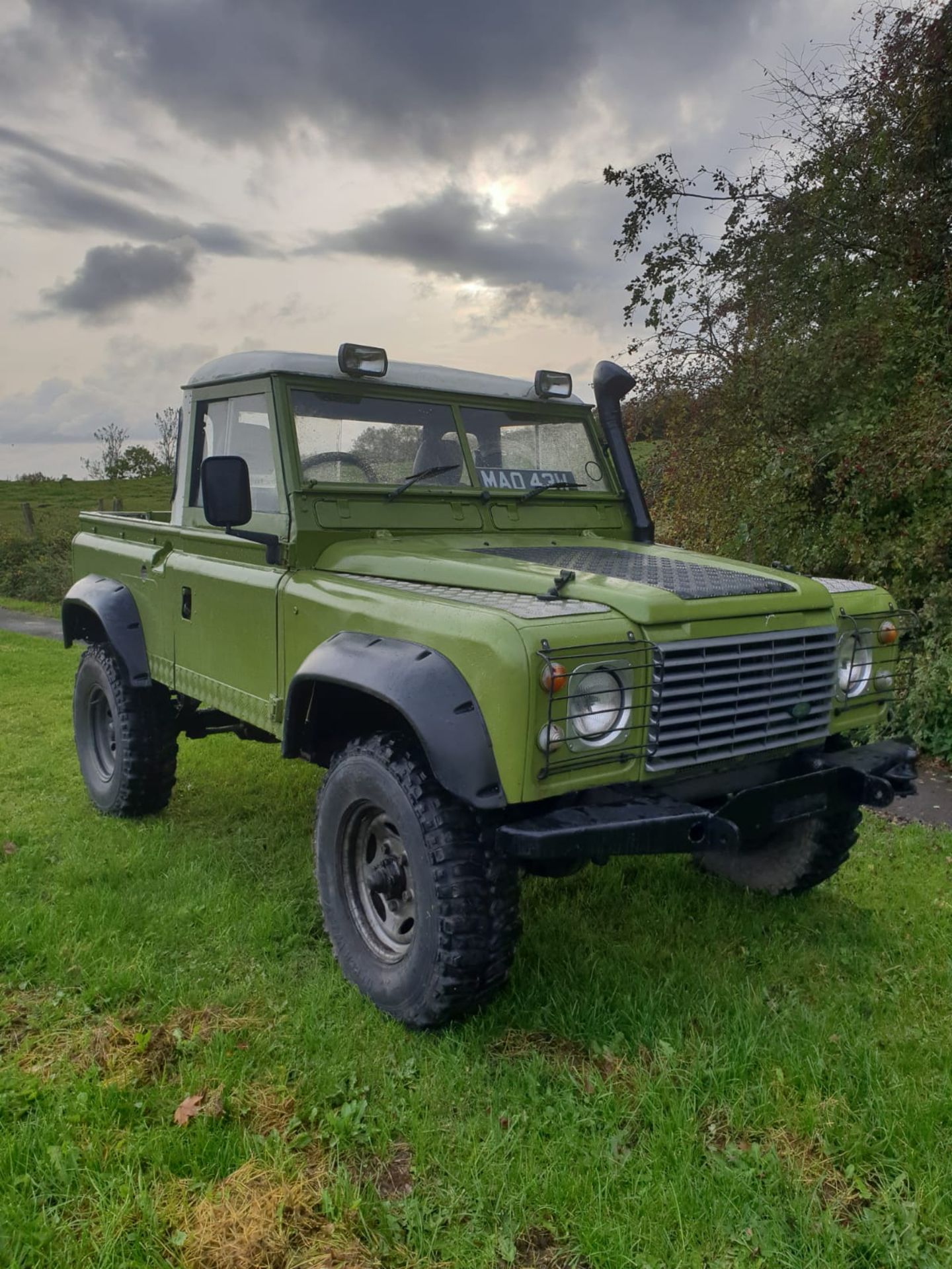 1981 LAND ROVER DEFENDER SERIES 3 TAX EXEMPT, FITTED WITH A 300TDI ENGINE, 4 INCH LIFT KIT *NO VAT*