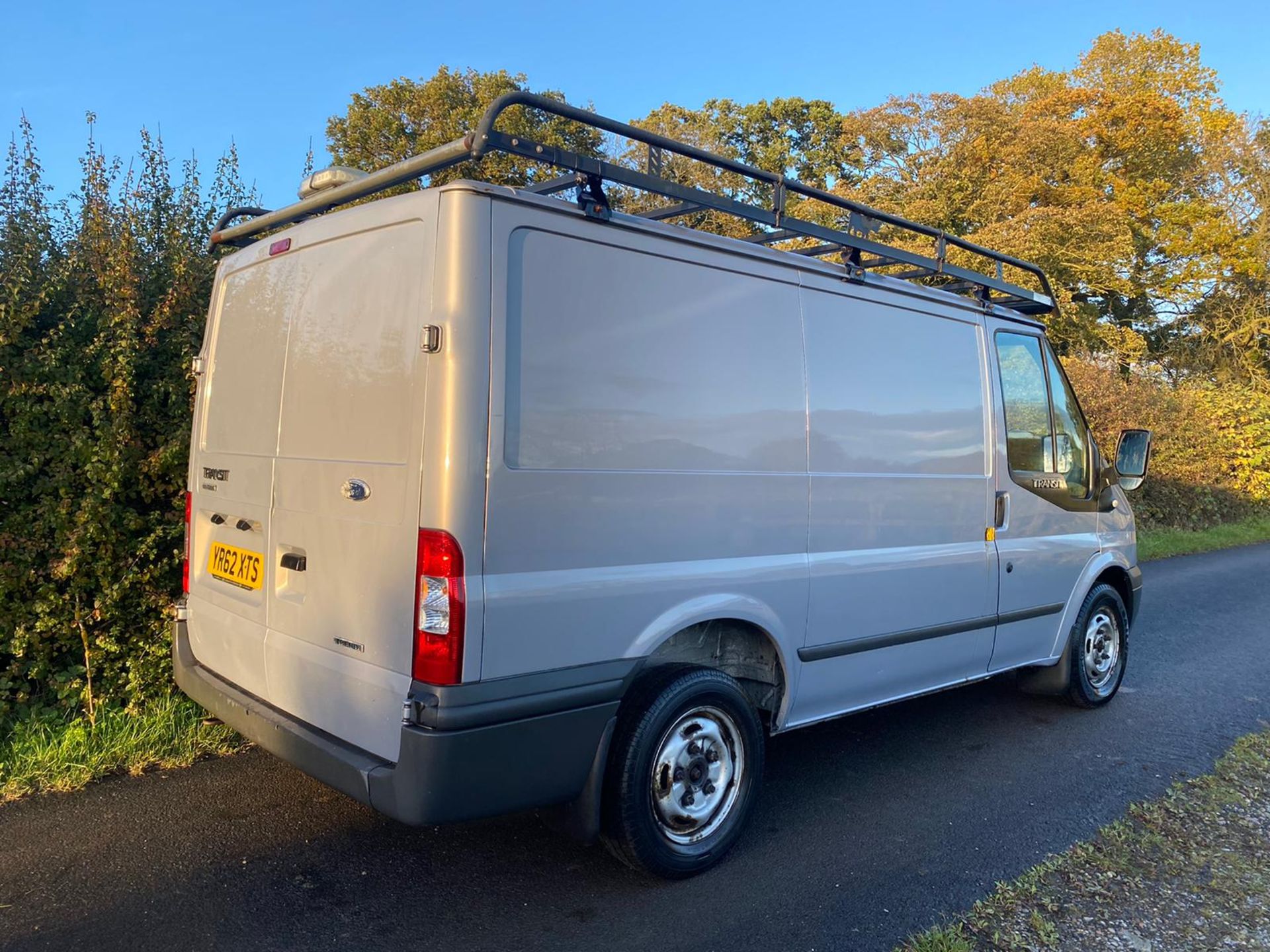 2012/62 REG FORD TRANSIT 125 T260 TREND FWD 2.2 DIESEL SILVER PANEL VAN, SHOWING 4 FORMER KEEPERS - Image 5 of 10