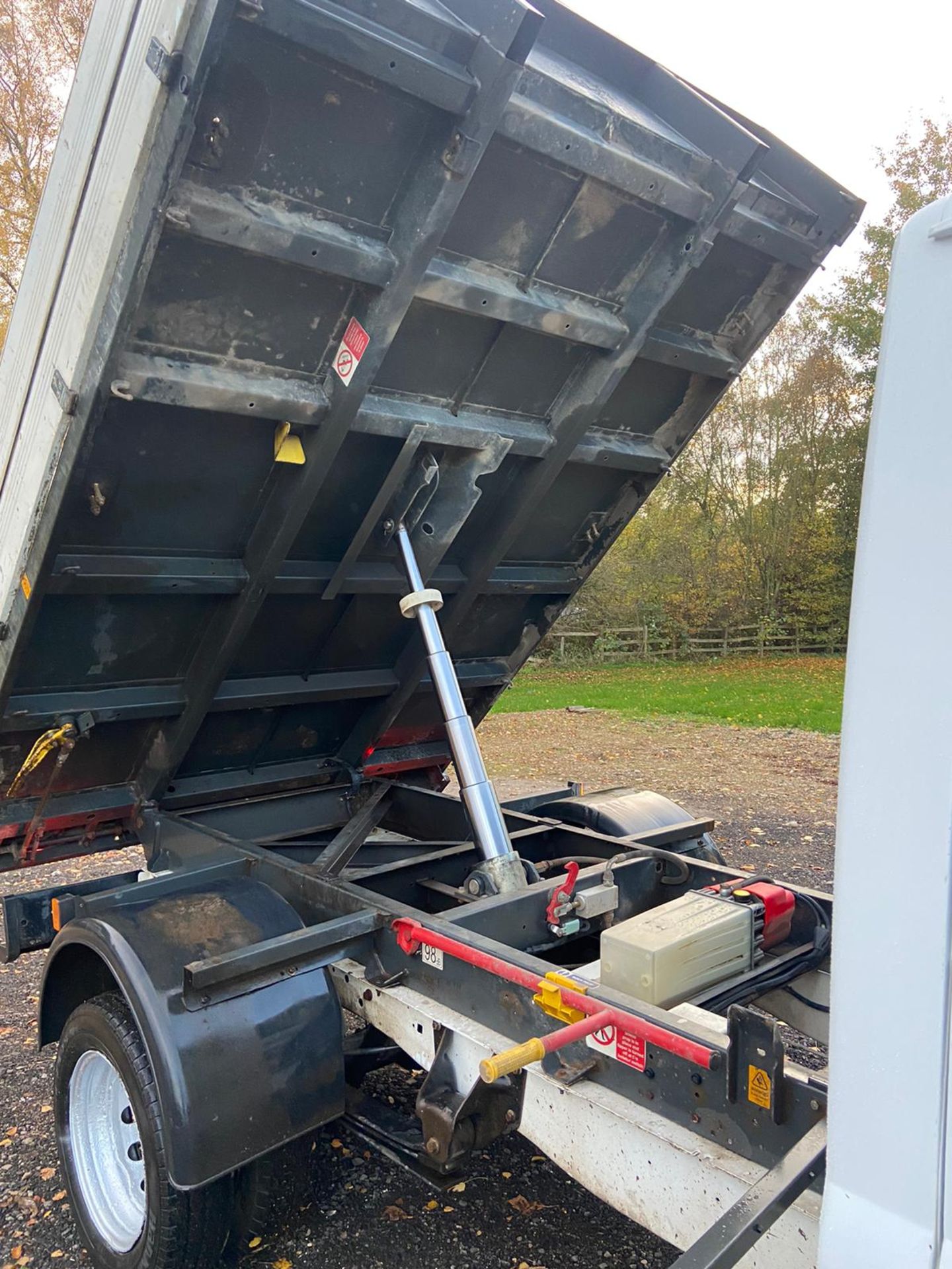 2014/14 REG FORD TRANSIT 125 T350 RWD 2.2 DIESEL TIPPER, SHOWING 2 FORMER KEEPERS *PLUS VAT* - Image 12 of 14