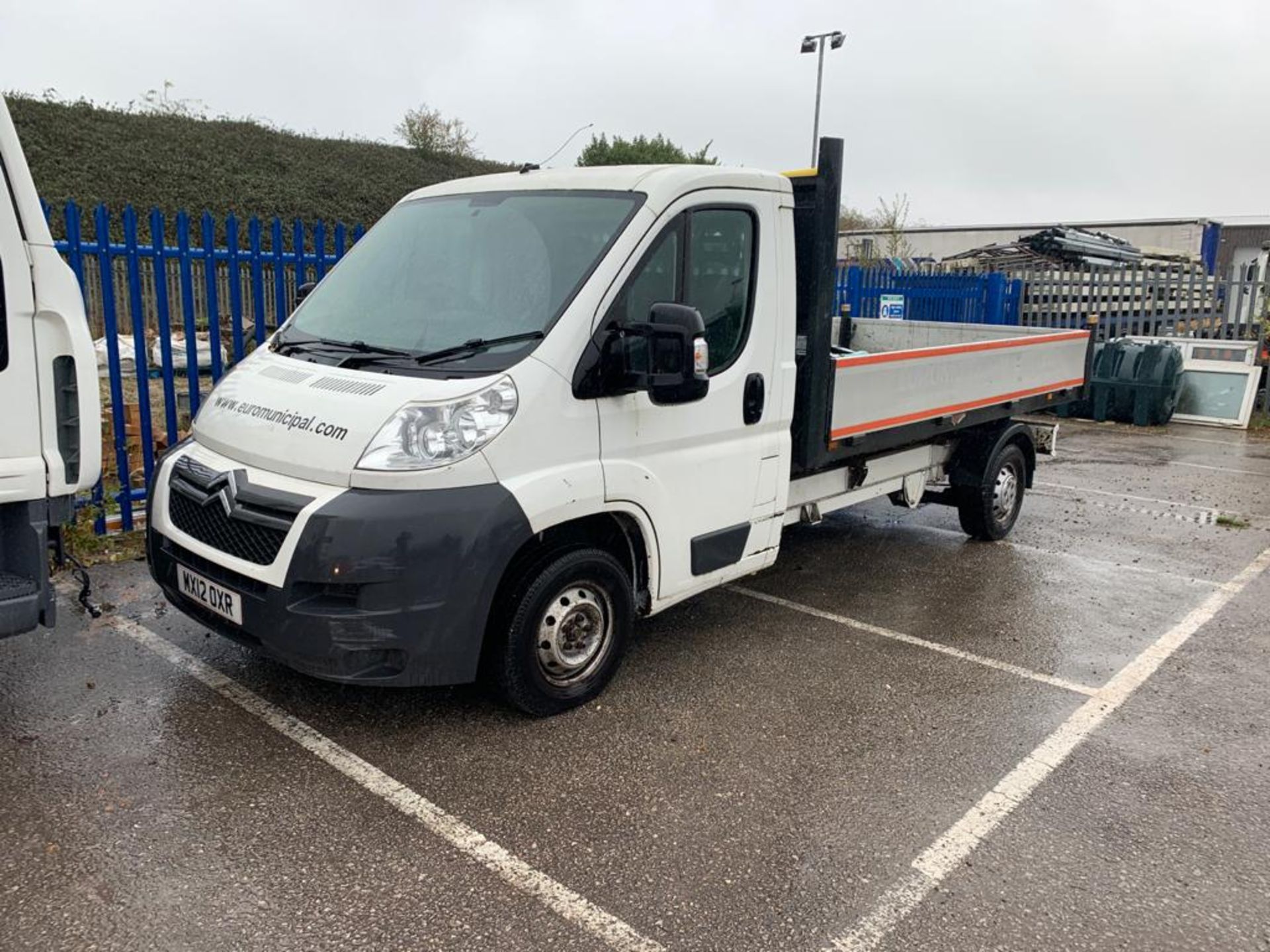 2012/12 REG CITROEN RELAY 35 L3 DROPSIDE HDI 2.2 DIESEL WHITE TIPPER, SHOWING 2 FORMER KEEPERS