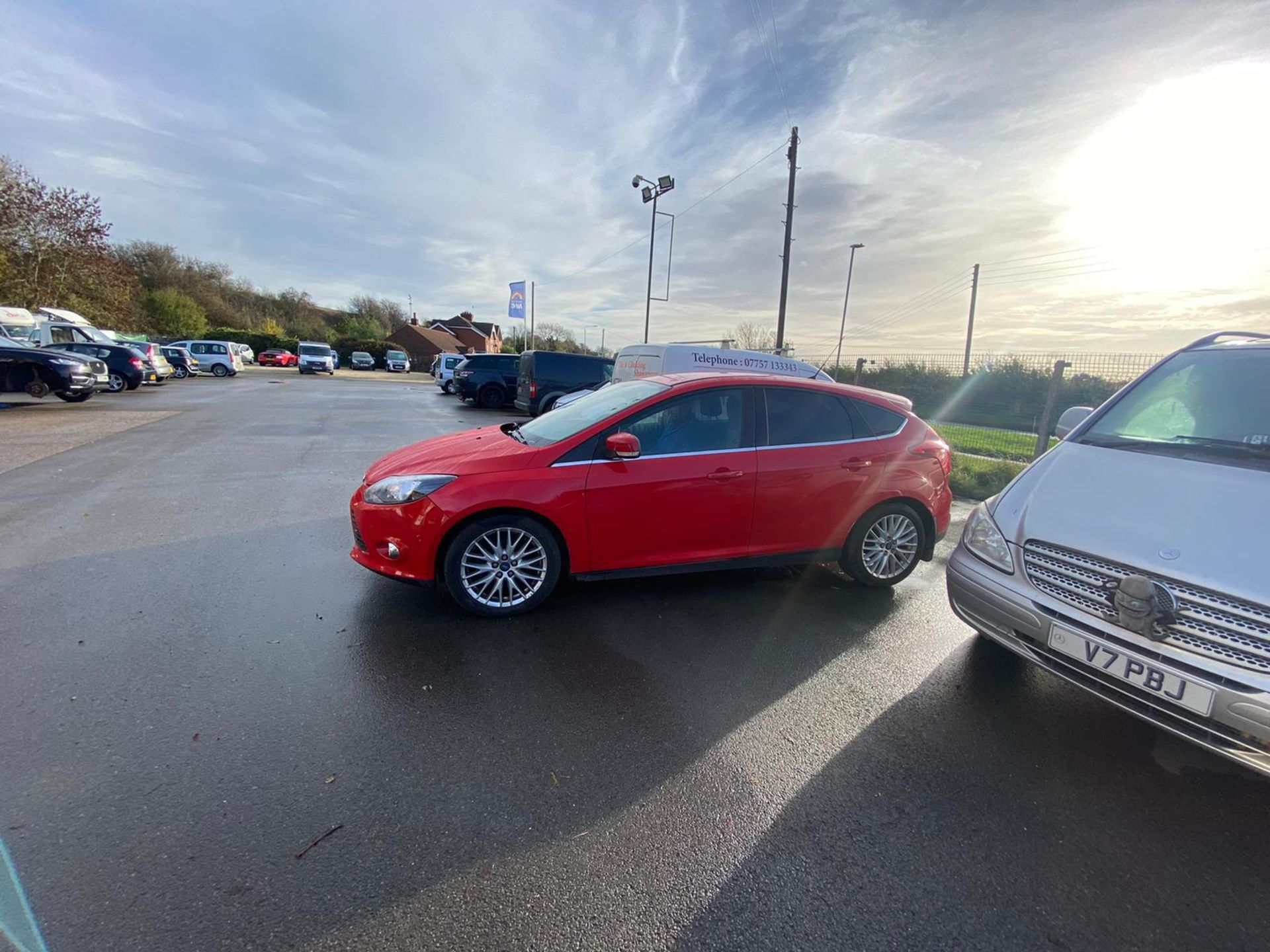 2012/62 REG FORD FOCUS ZETEC TDCI 1.6 DIESEL RED 5DR HATCHBACK, SHOWING 3 FORMER KEEPERS *NO VAT* - Image 3 of 8