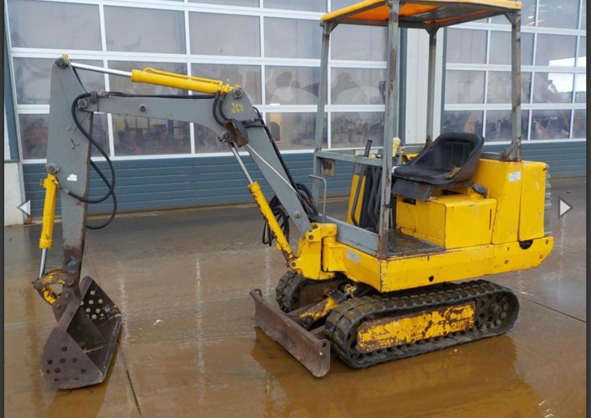 JCB 801 TRACKED MINI DIGGER / EXCAVATOR, STARTS, RUNS, DRIVES DIGS, PERKINS 3 CYLINDER DIESEL ENGINE - Image 4 of 7