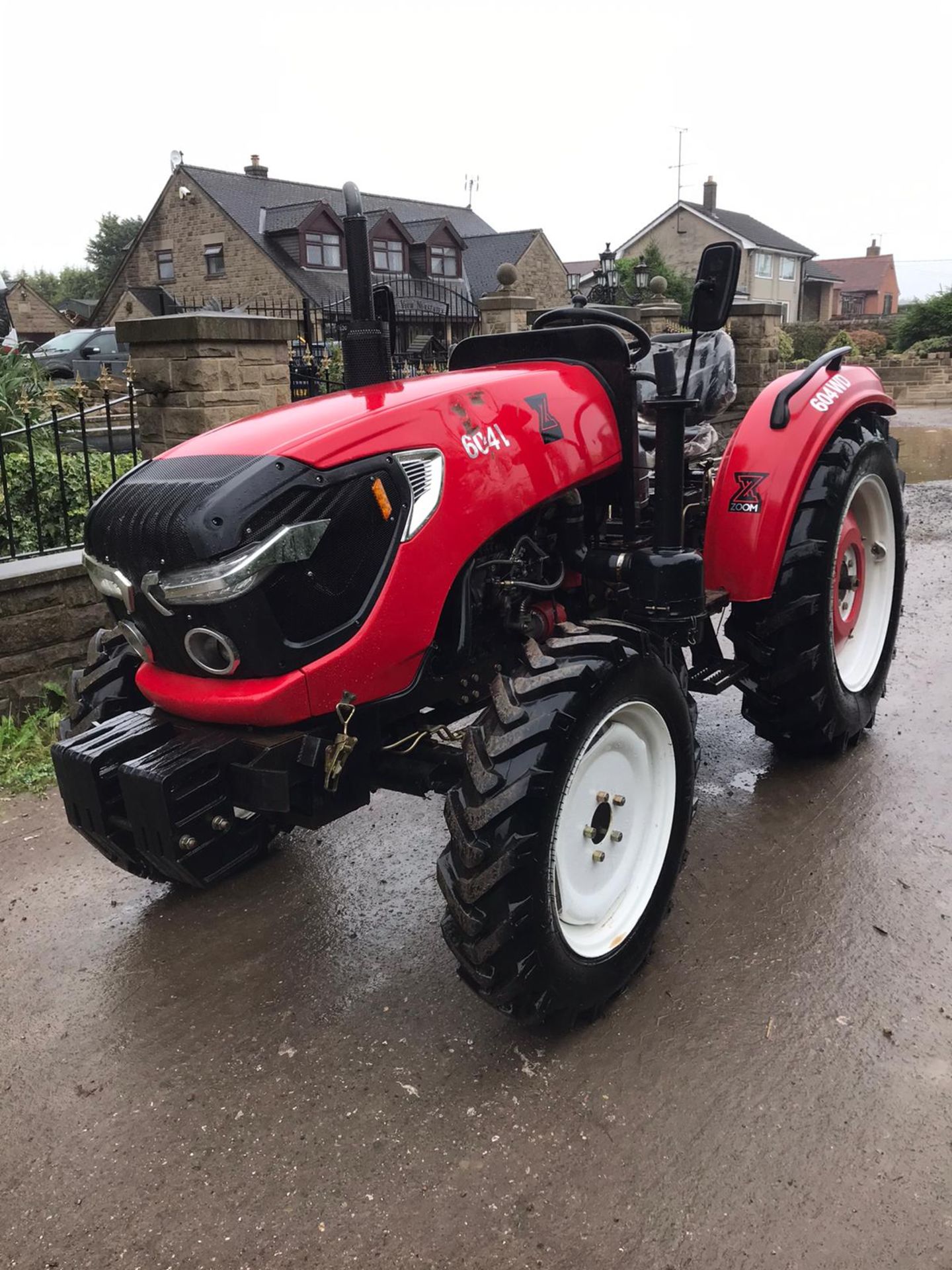 UNUSED ZOOM 604WD TRACTOR, RUNS AND DRIVES *PLUS VAT* - Image 2 of 4