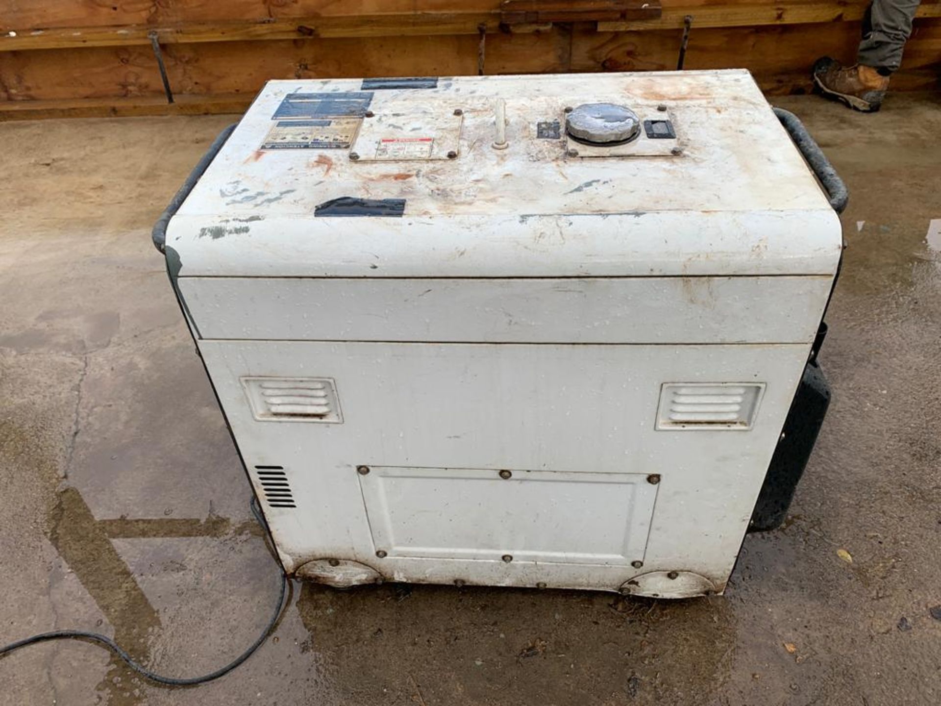 HYUNDAI LONG RUN DIESEL TANK SILENT GENERATOR, MODEL: DHY6000SE, AC 115V / AC230V - Image 5 of 7