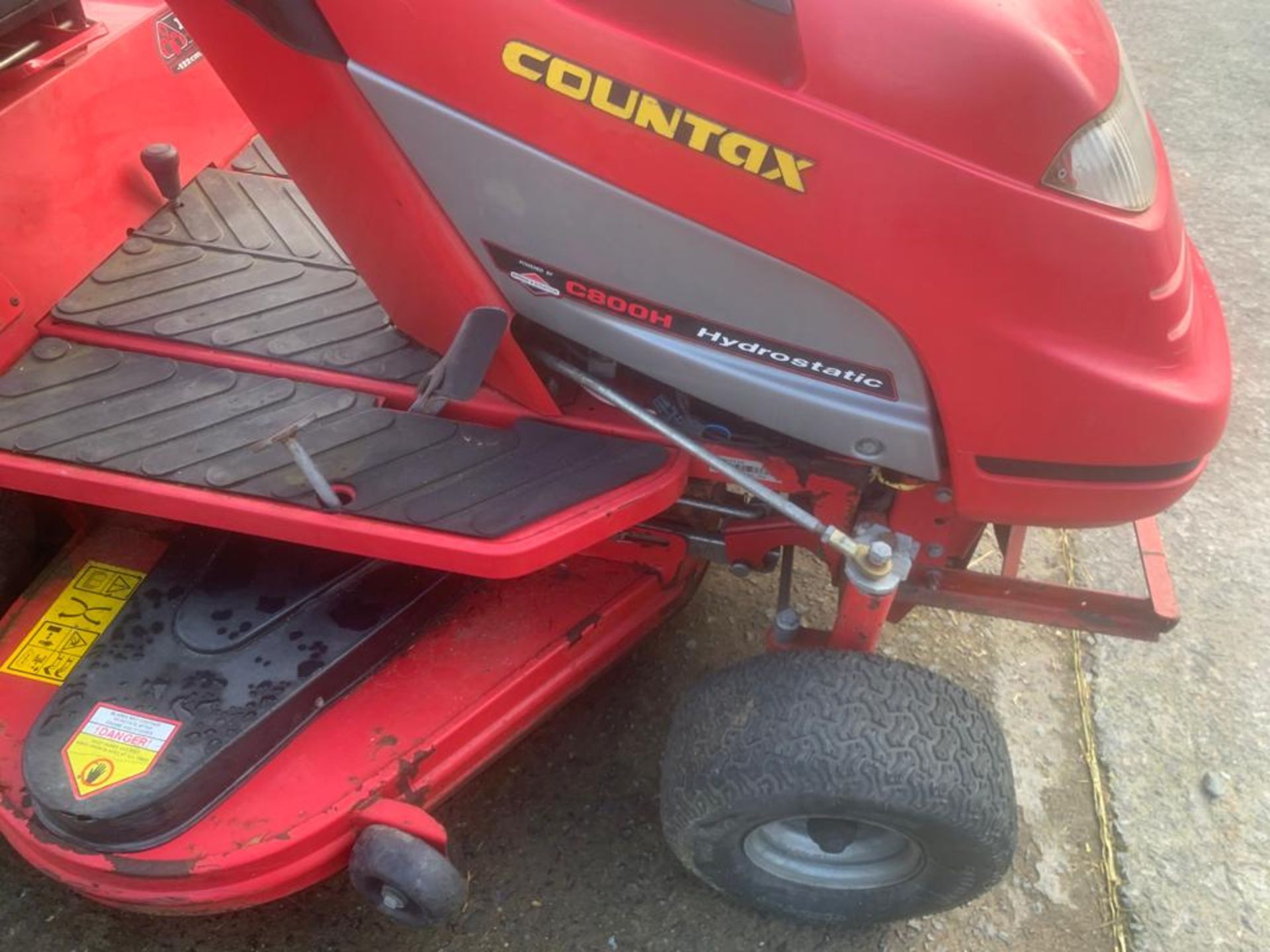 COUNTAX C800 HYDROSTATIC RIDE ON LAWN MOWER *PLUS VAT* - Image 8 of 8