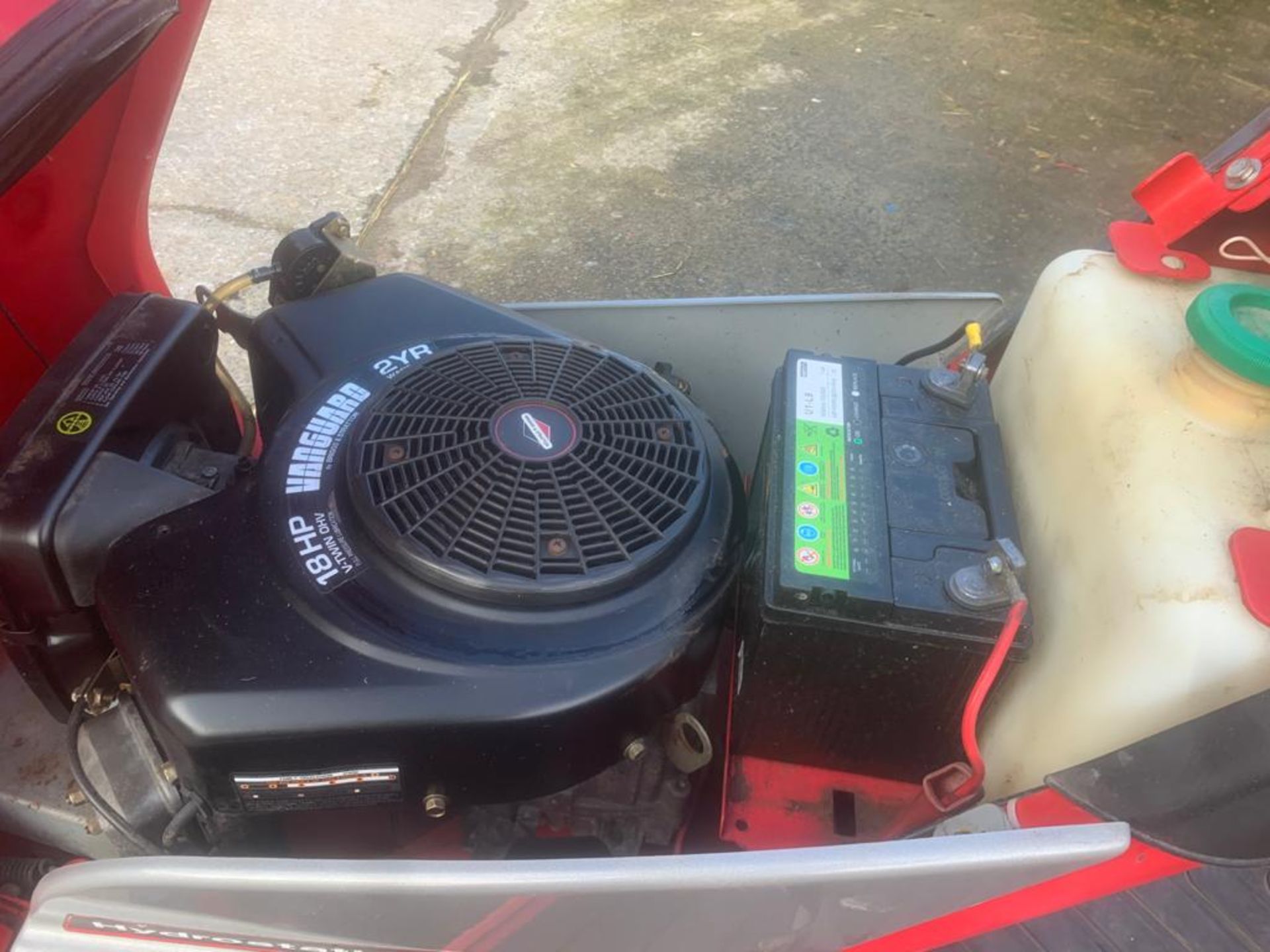 COUNTAX C800 HYDROSTATIC RIDE ON LAWN MOWER *PLUS VAT* - Image 3 of 8