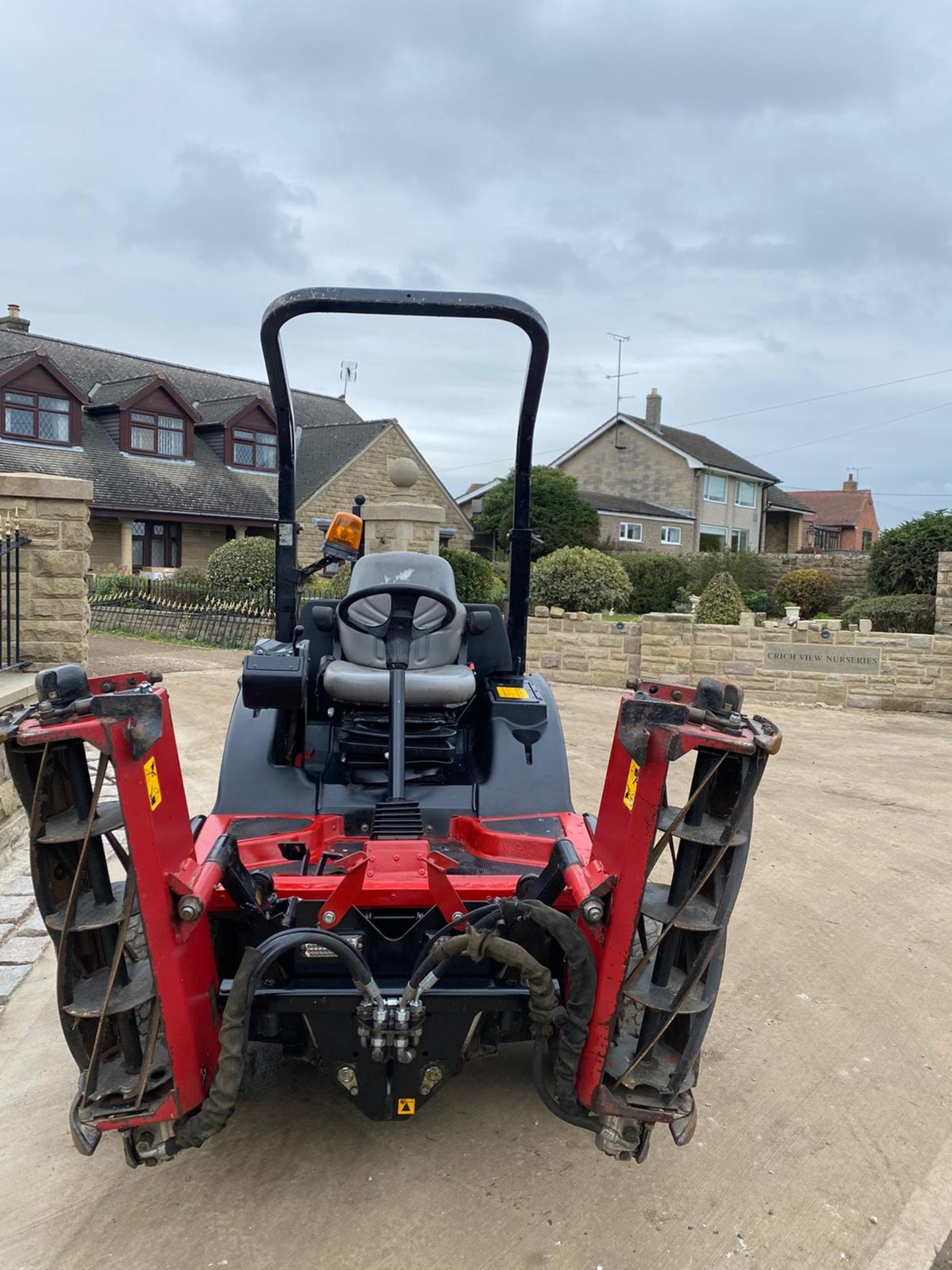 2014 TORO LT3340 CYLINDER MOWER, RUNS, WORKS AND CUTS, IN GOOD CONDITION, 4 WHEEL DRIVE *PLUS VAT* - Image 2 of 5