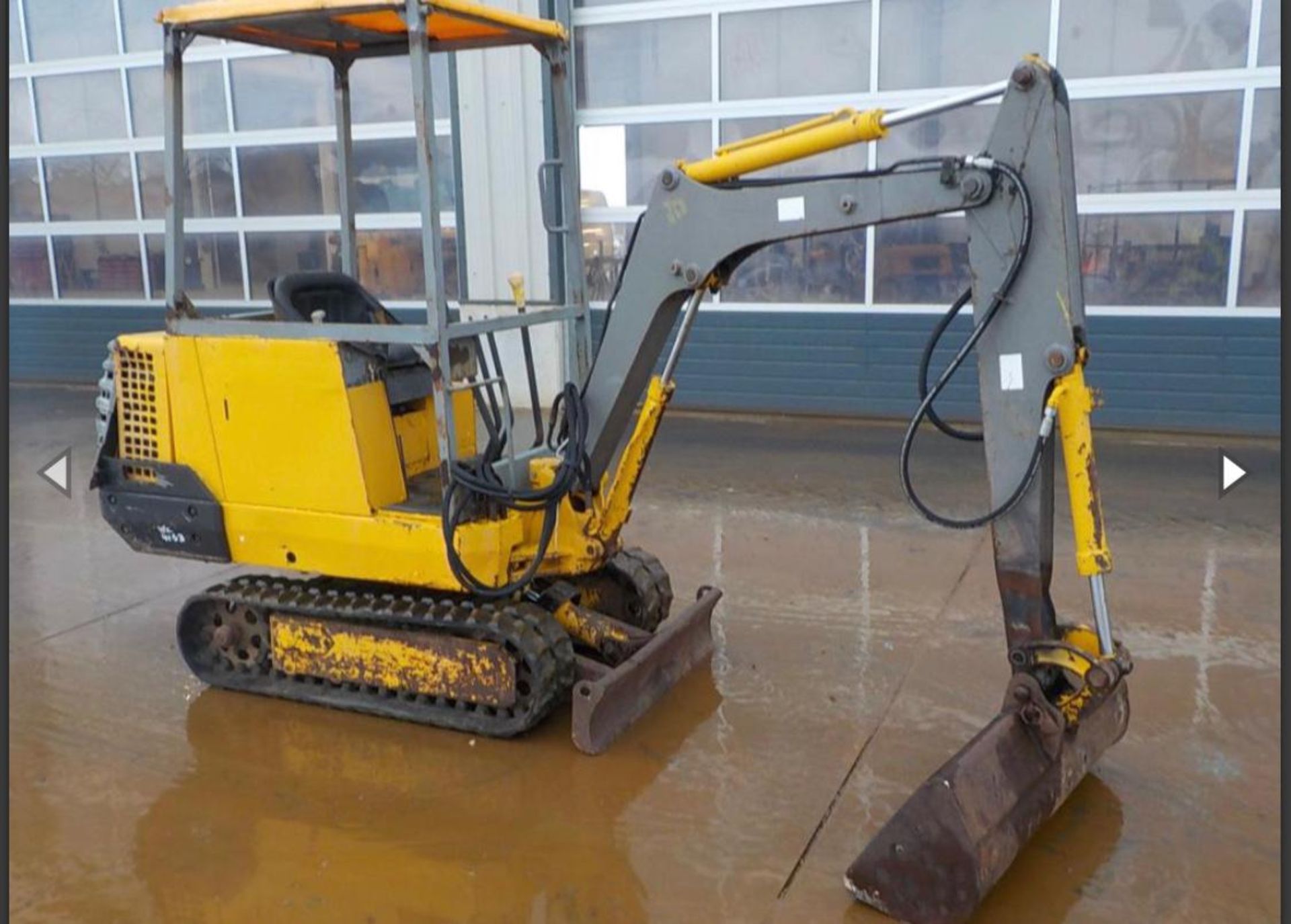 JCB 801 TRACKED MINI DIGGER / EXCAVATOR, STARTS, RUNS, DRIVES DIGS, PERKINS 3 CYLINDER DIESEL ENGINE - Image 2 of 7