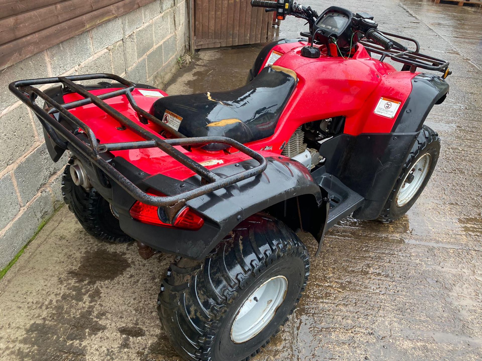 HONDA TRX350 FARM QUAD, STARTS, RUNS AND DRIVES, LIGHTS ALL WORKING, TOW BAR *PLUS VAT* - Image 6 of 6