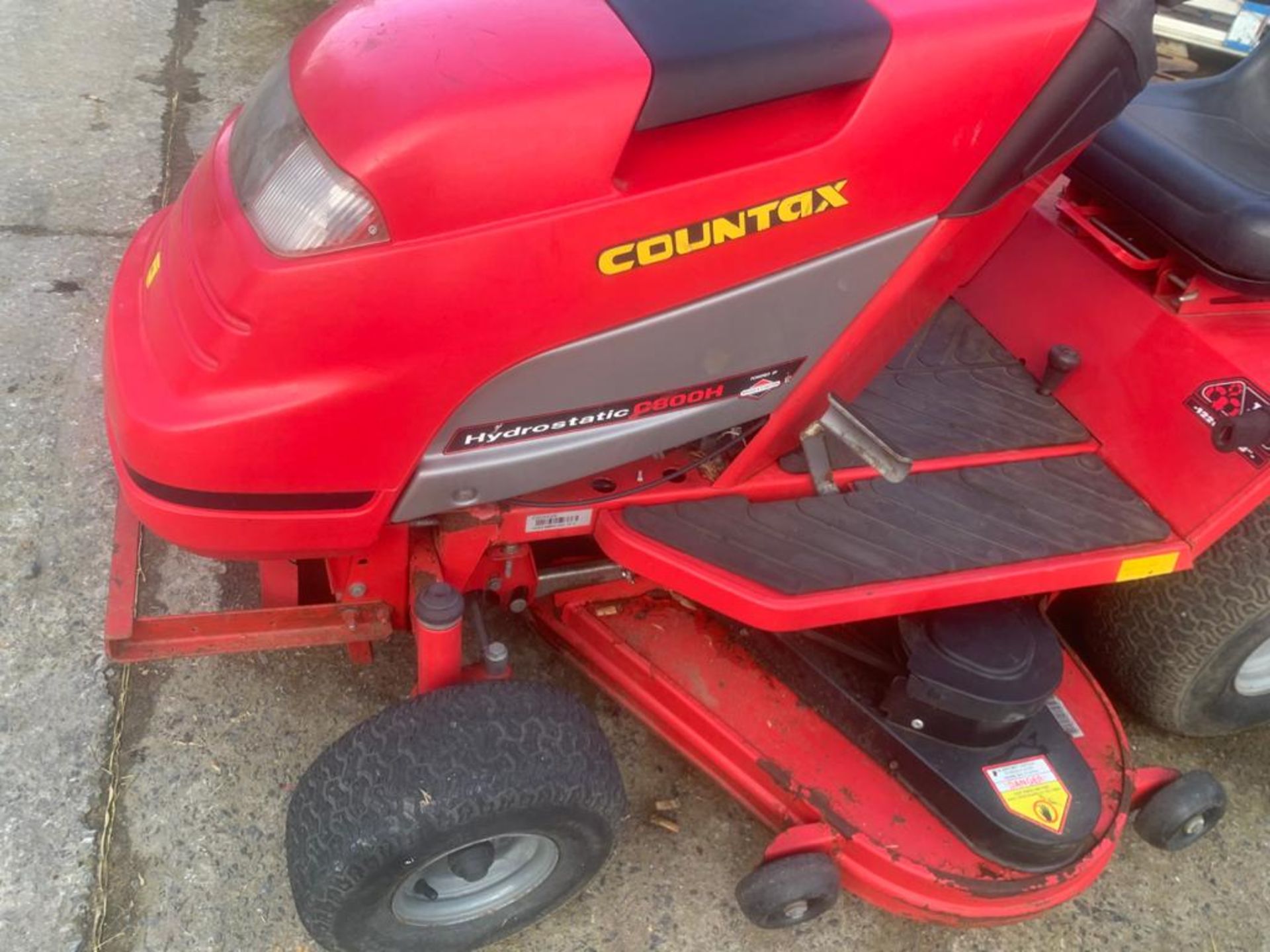 COUNTAX C800 HYDROSTATIC RIDE ON LAWN MOWER *PLUS VAT* - Image 6 of 8