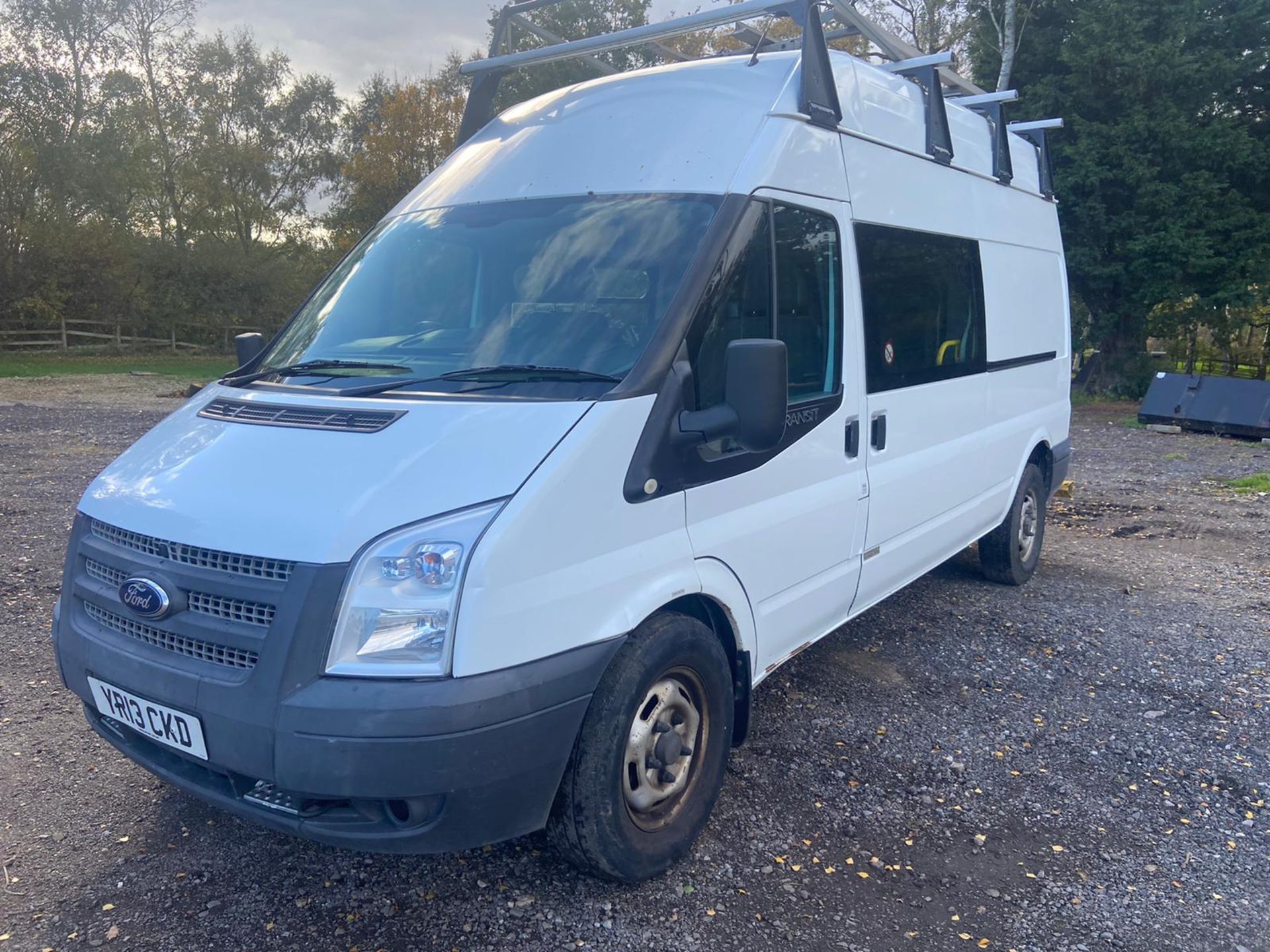 2013/13 REG FORD TRANSIT 100 T350 RWD 2.2 DIESEL WHITE WELFARE PANEL VAN, SHOWING 1 FORMER KEEPER - Image 3 of 11