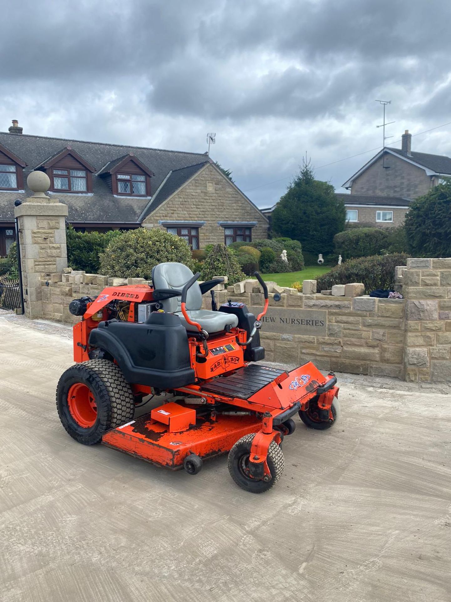 BAD BOY ZERO TURN RIDE ON LAWN MOWER, RUNS, WORKS AND CUTS, 3 CYLINDER CAT DIESEL ENGINE *NO VAT*