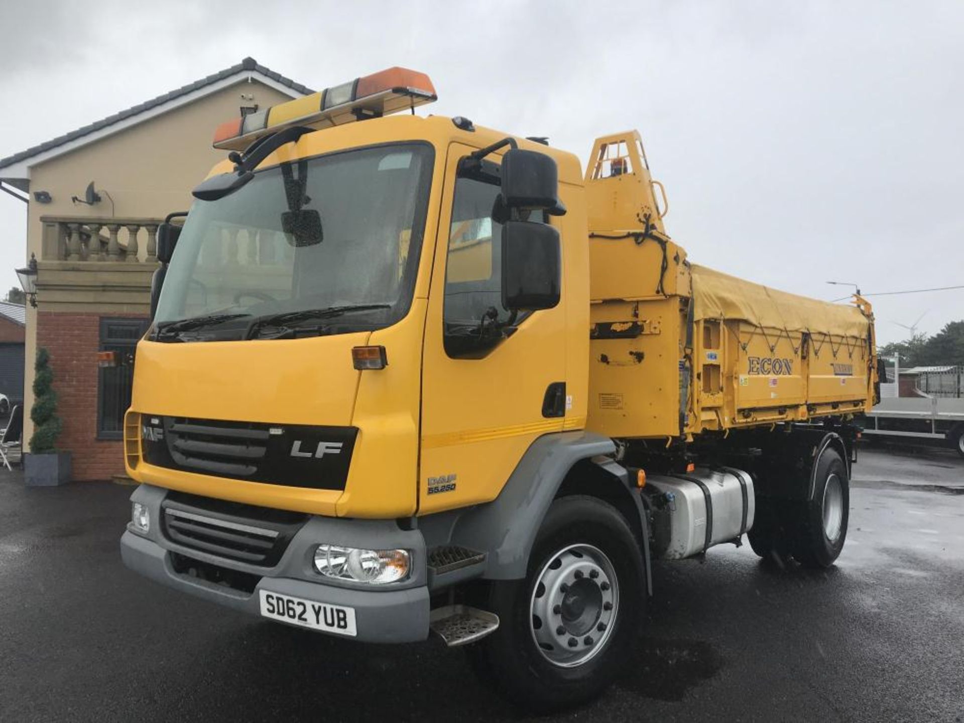 2013/62 REG DAF TRUCKS LF FA 55.250 YELLOW TIPPER 18 TON 3 WAY MANUAL GEARBOX, EX COUNCIL *PLUS VAT* - Image 4 of 30