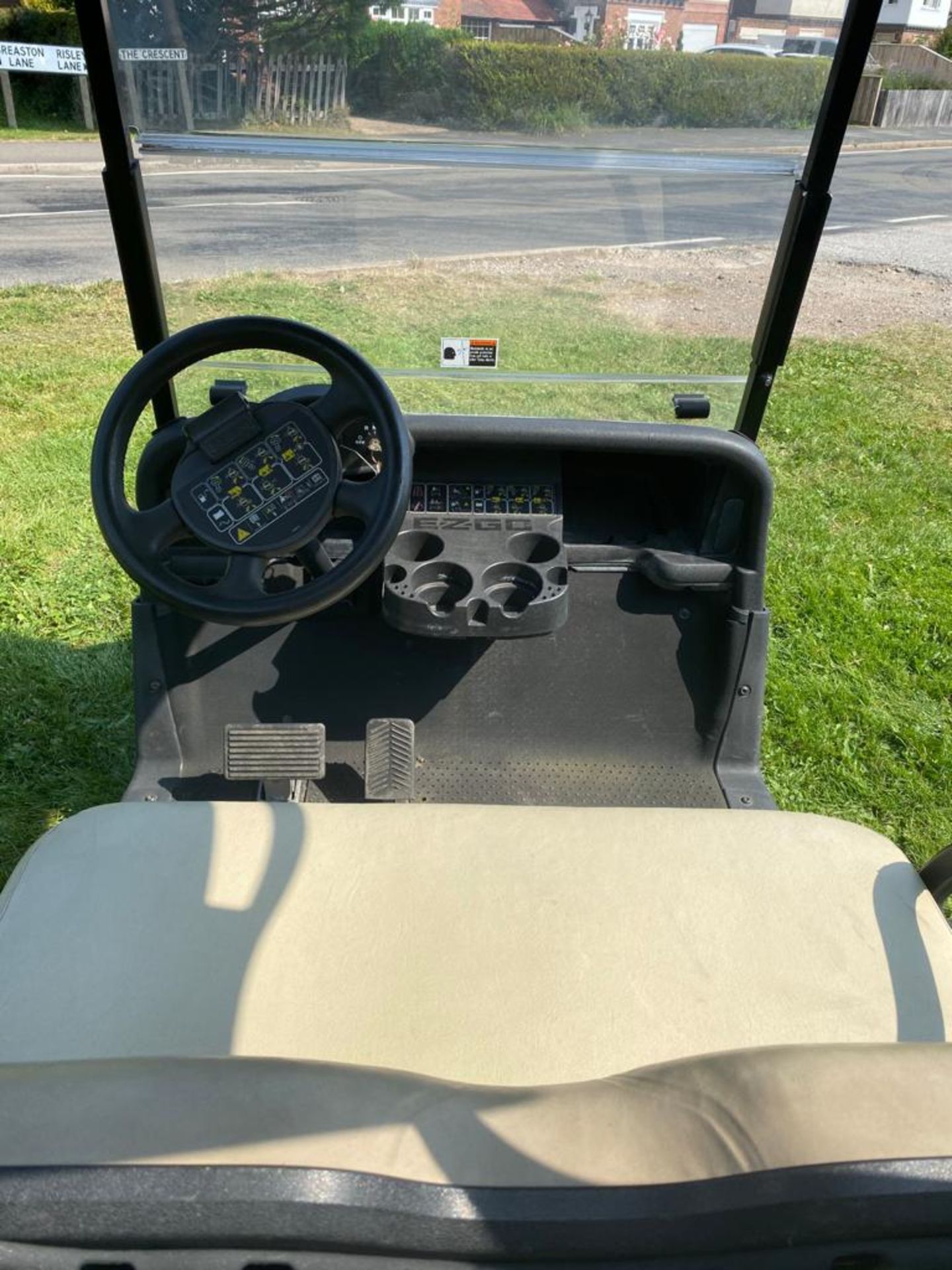 EZGO ELECTRIC GOLF BUGGY, FULL SUN CANOPY, YEAR 03/17, IN LOVELY CONDITION *PLUS VAT* - Image 5 of 5