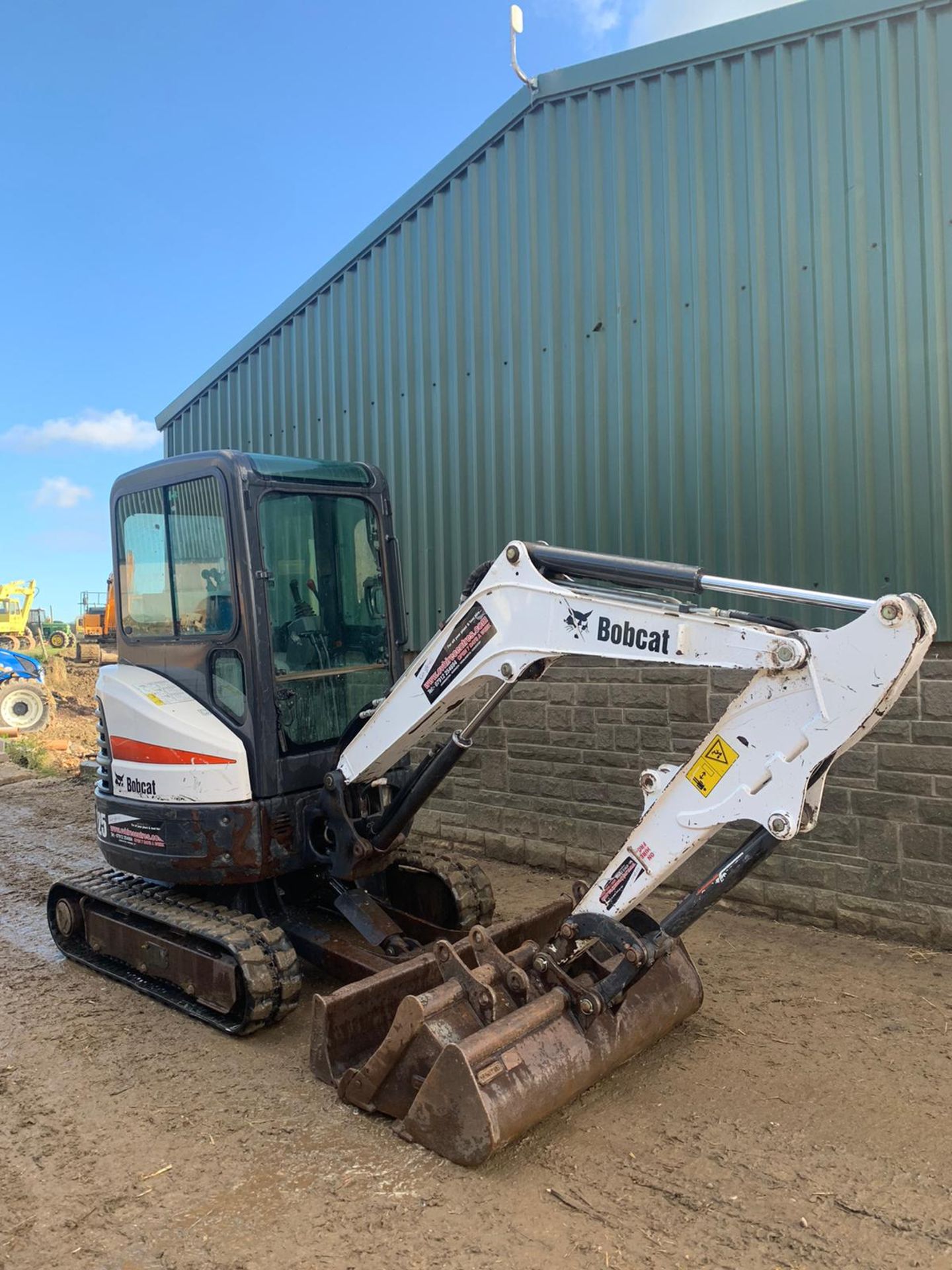 2015 BOBCAT E25 TRACKED CRAWLER EXCAVATOR / MINI DIGGER, RUNS, DRIVES AND DIGS, X3 BUCKETS *PLUS VAT