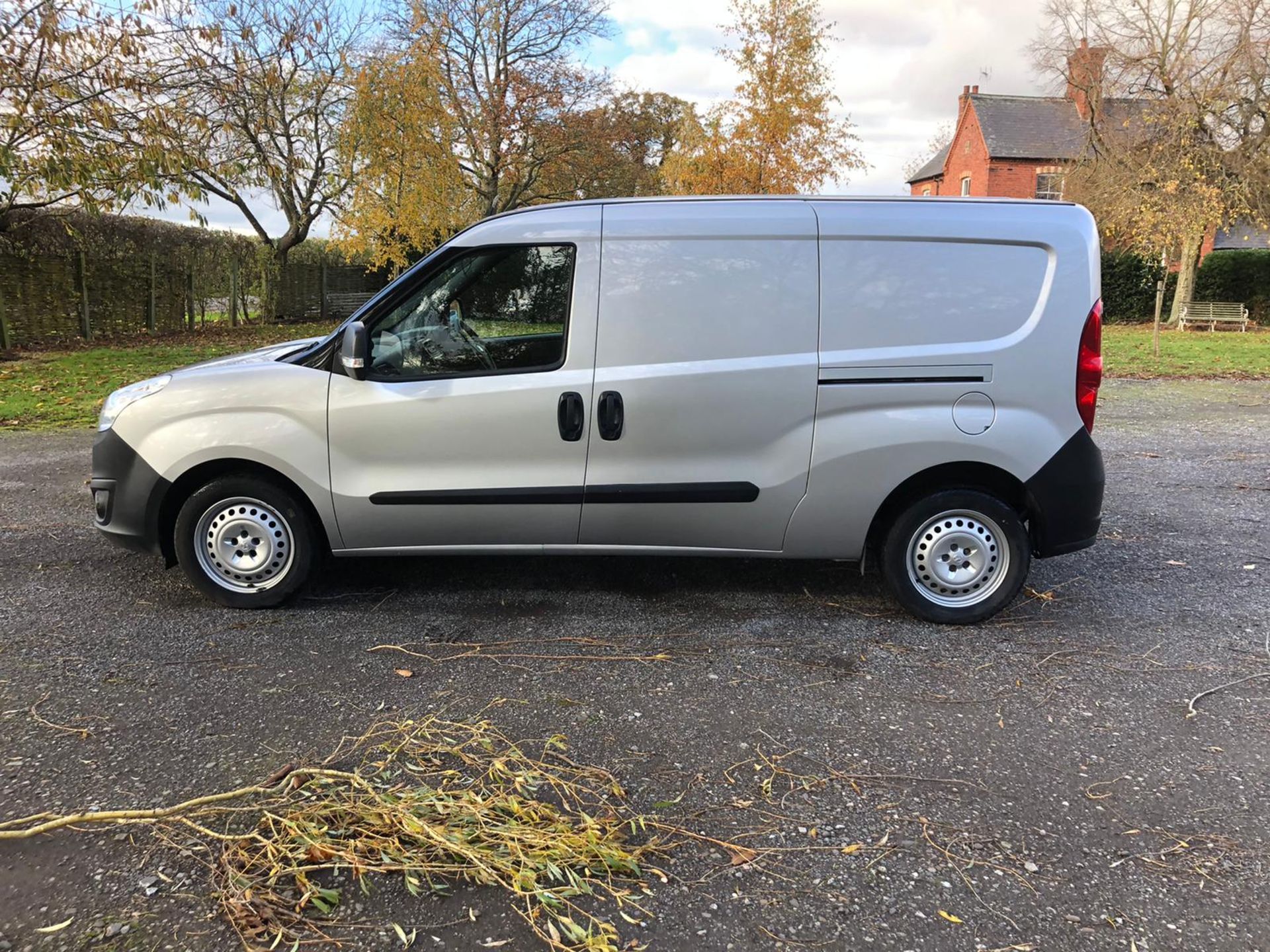 2017/67 REG VAUXHALL COMBO 2300 CDTI ECOFLEX 1.25 DIESEL SILVER PANEL VAN, SHOWING 0 FORMER KEEPERS - Image 4 of 14