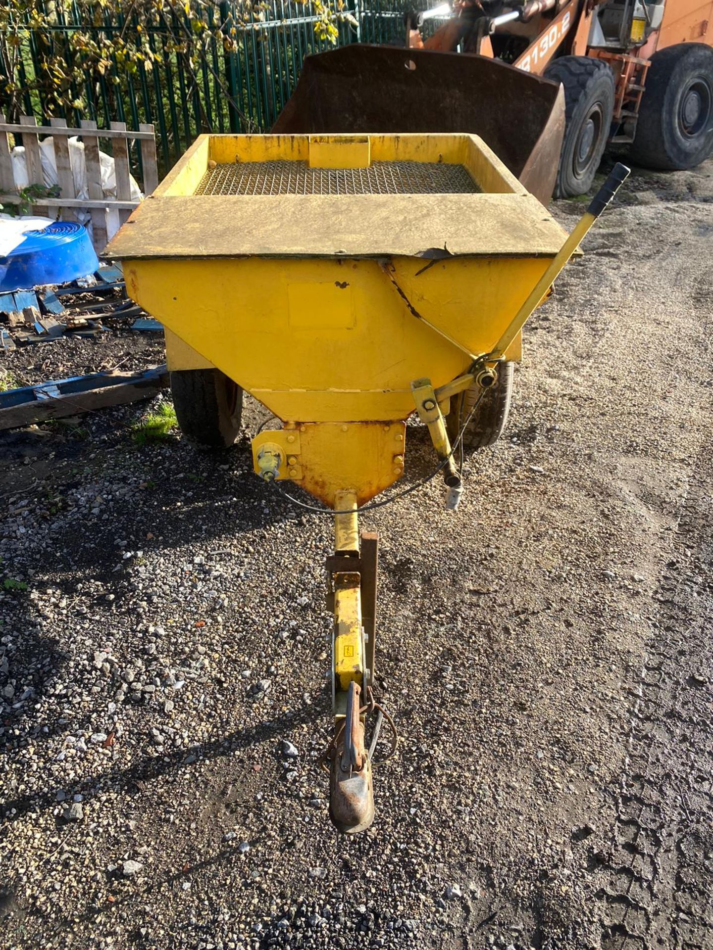 TOW BEHIND GRITTER IN WORKING ORDER *PLUS VAT* - Image 6 of 6