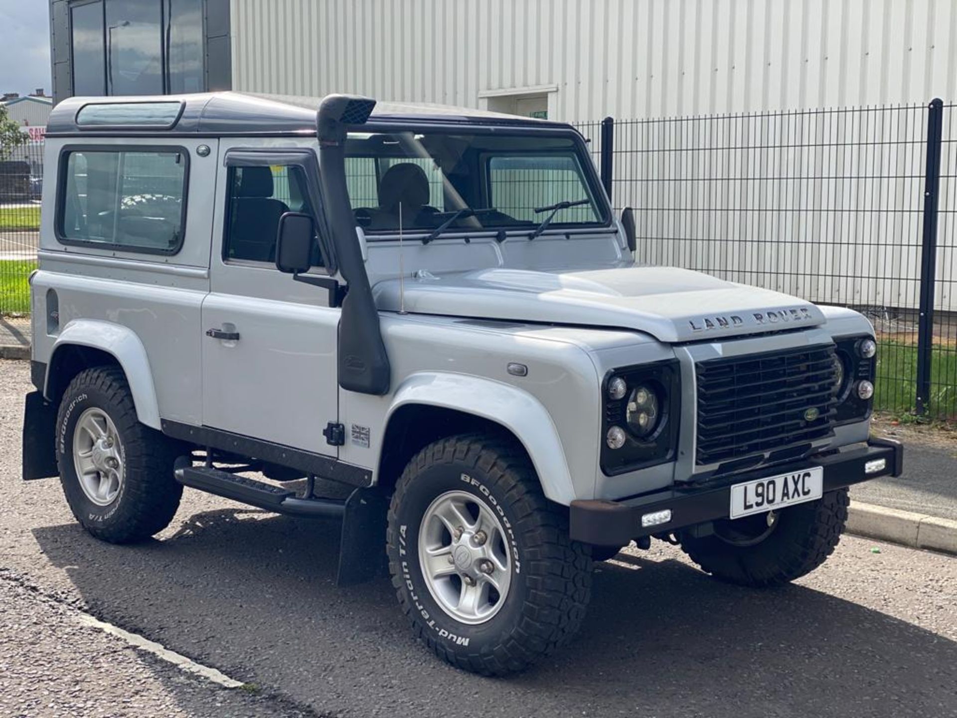 2008/08 REG LAND ROVER DEFENDER 90 XS SW SWB 2.4 DIESEL SILVER, SHOWING 4 FORMER KEEPERS *NO VAT* - Image 3 of 22