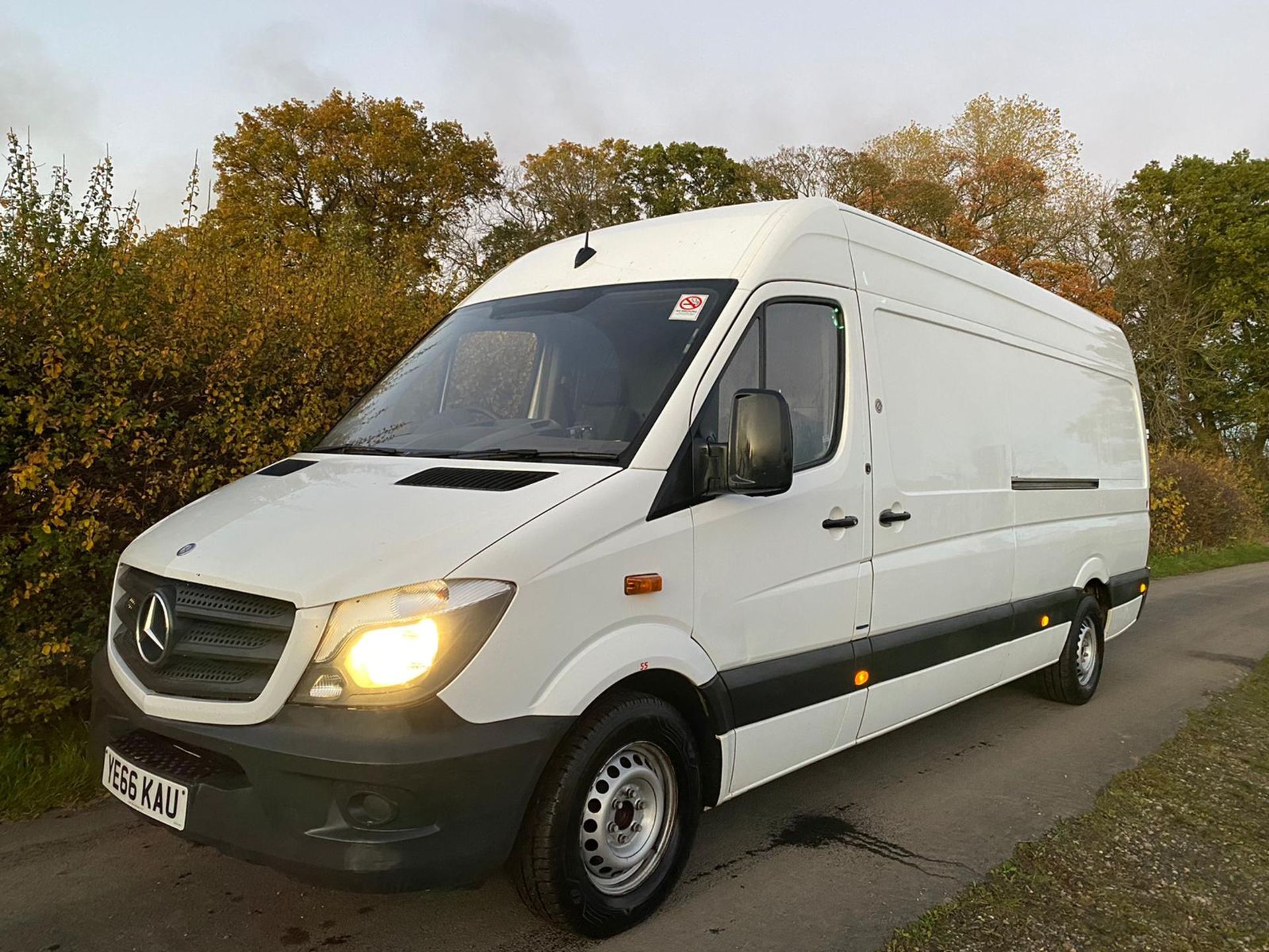 2016/66 REG MERCEDES-BENZ SPRINTER 311 CDI 2.2 DIESEL WHITE PANEL VAN, SHOWING 0 FORMER KEEPERS - Image 2 of 12