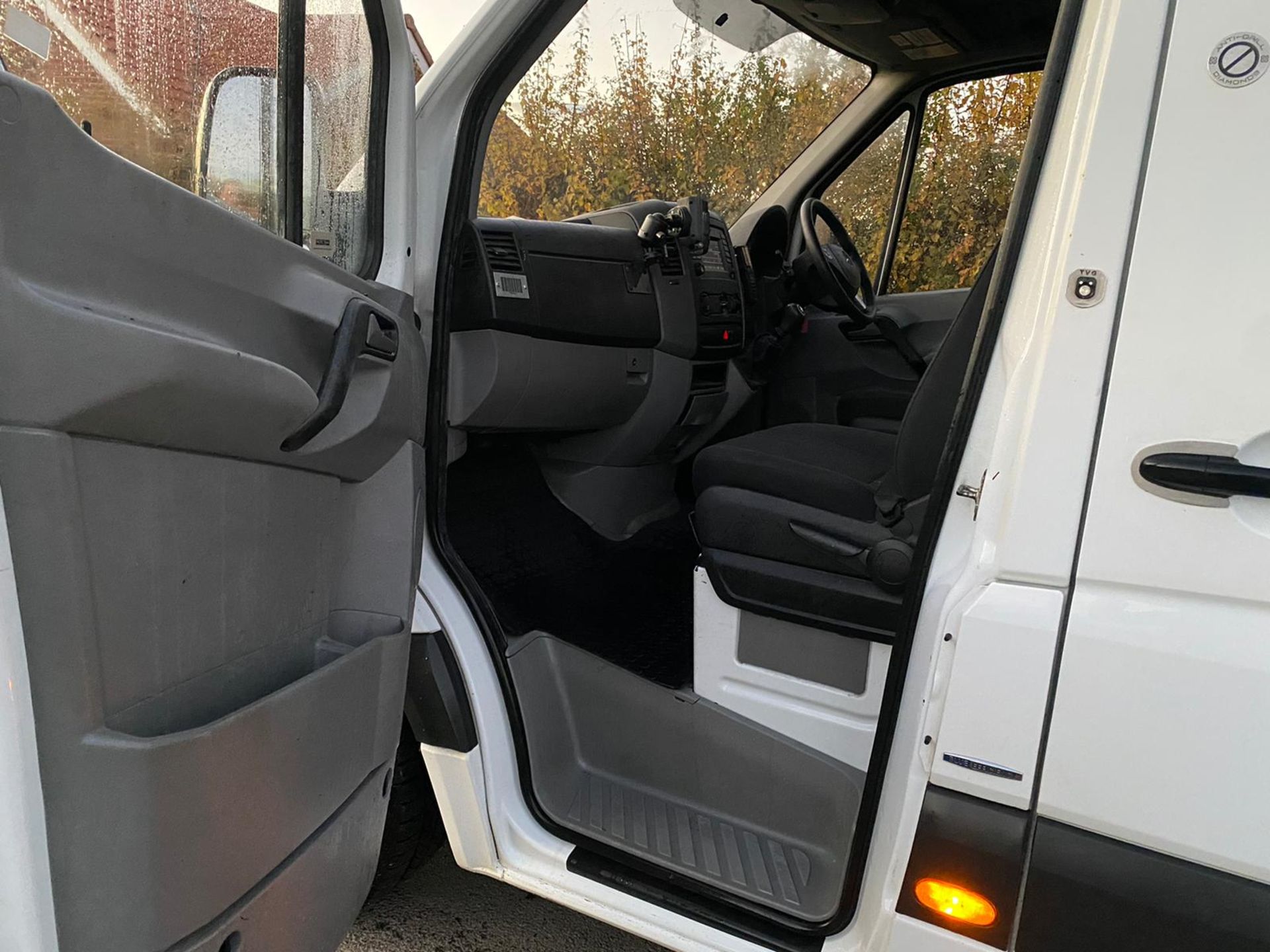 2016/66 REG MERCEDES-BENZ SPRINTER 311 CDI 2.2 DIESEL WHITE PANEL VAN, SHOWING 0 FORMER KEEPERS - Image 8 of 12